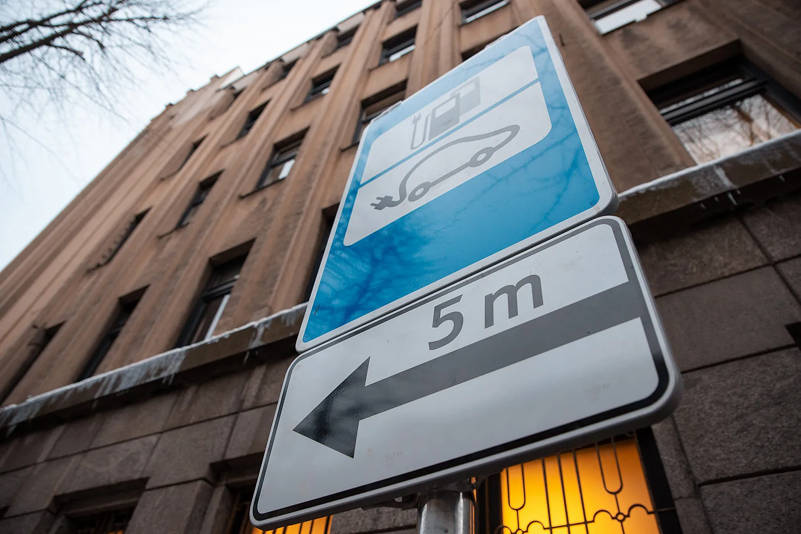 Elektromobilių įkrovimo stotelė