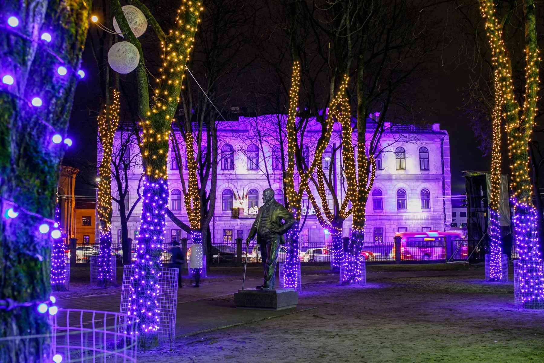 Istorinės Prezidentūros kiemelyje sužibo „Atsiminimų sodas“