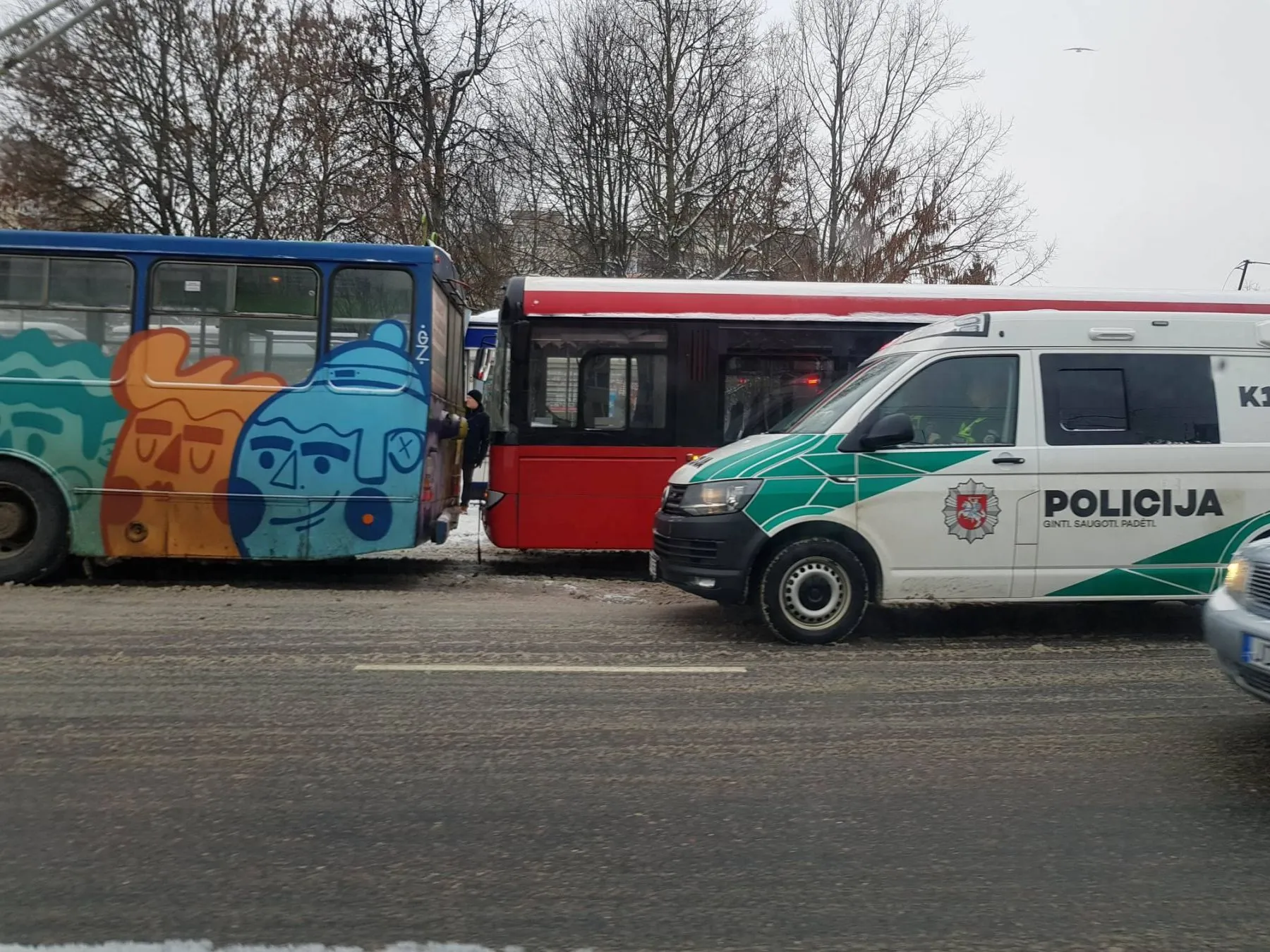 Autobuso ir troleibuso avarija S. Žukausko gatvėje