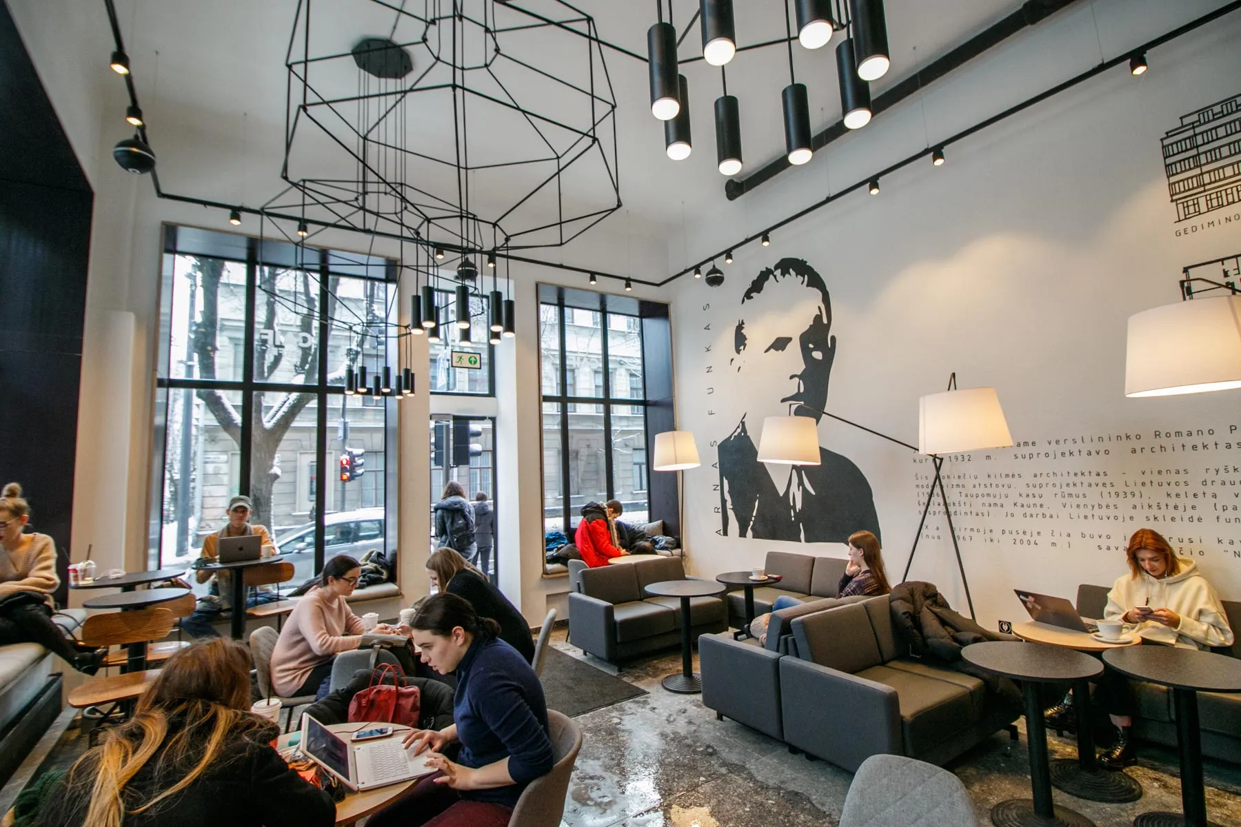 Gedimino gatvėje atidaryta „Caif Cafe“