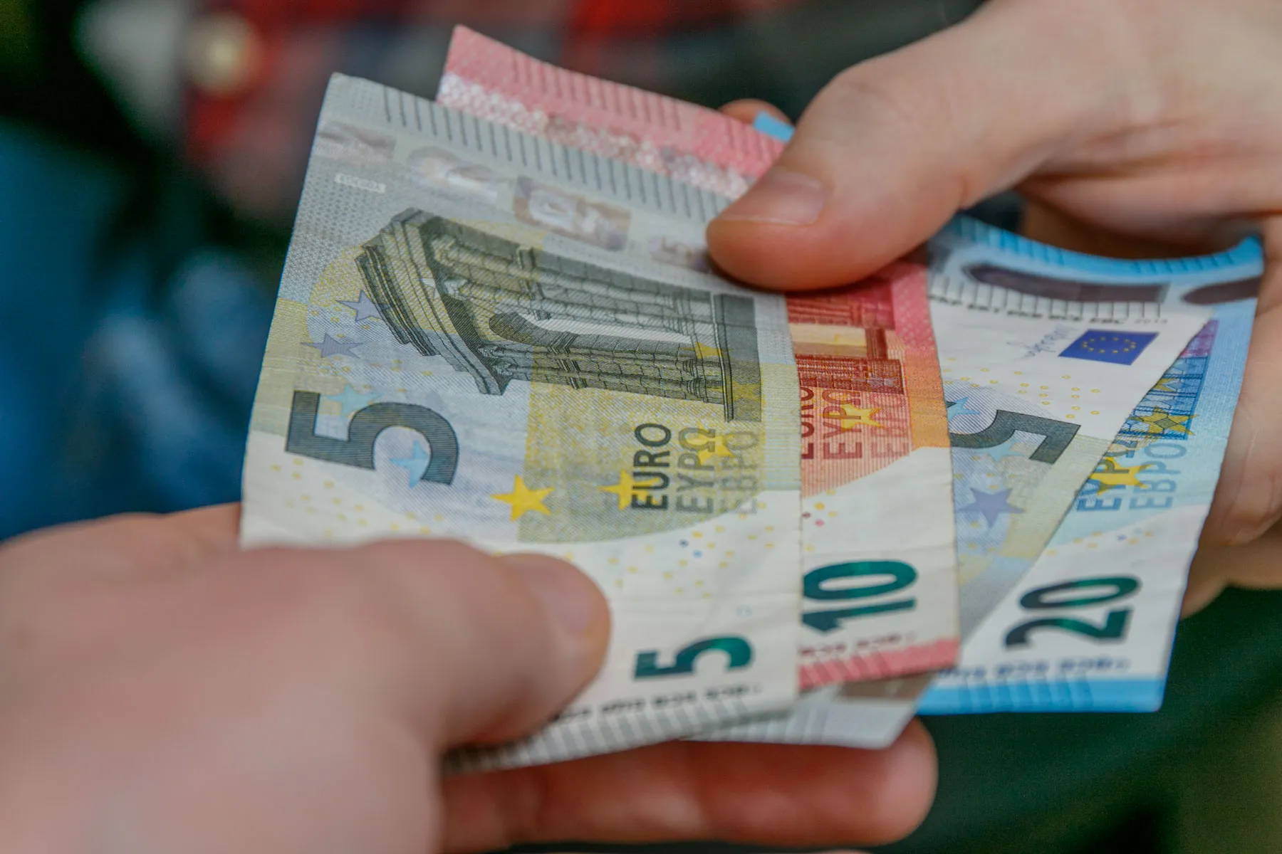 Eurai, pinigai, alga.