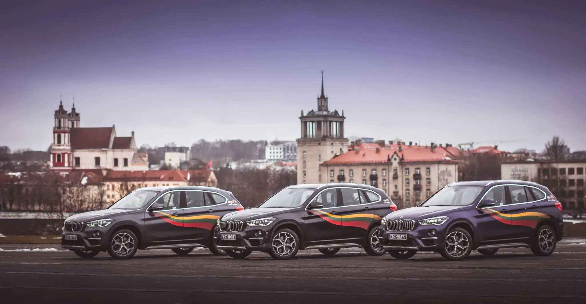 „City Bee“ automobiliai su signatarų parašais