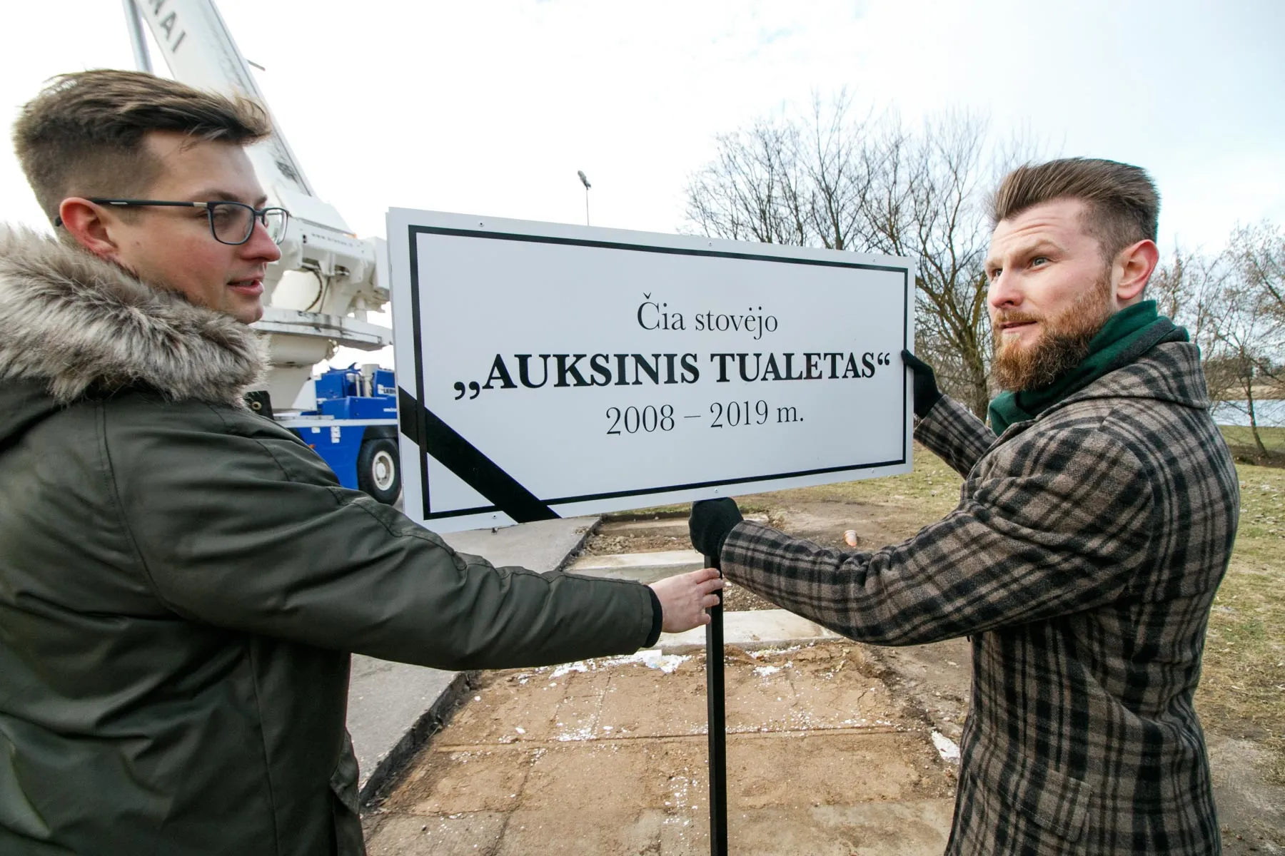 Išgabenamas „auksinis“ Kauno tualetas