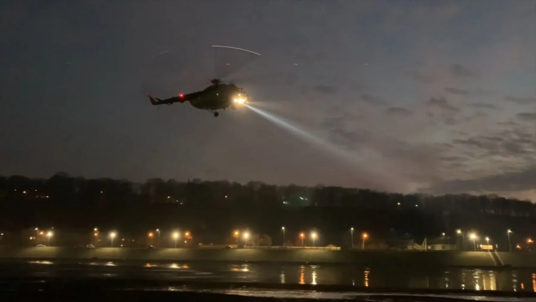 Karinių oro pajėgų sraigtasparnis virš Kauno