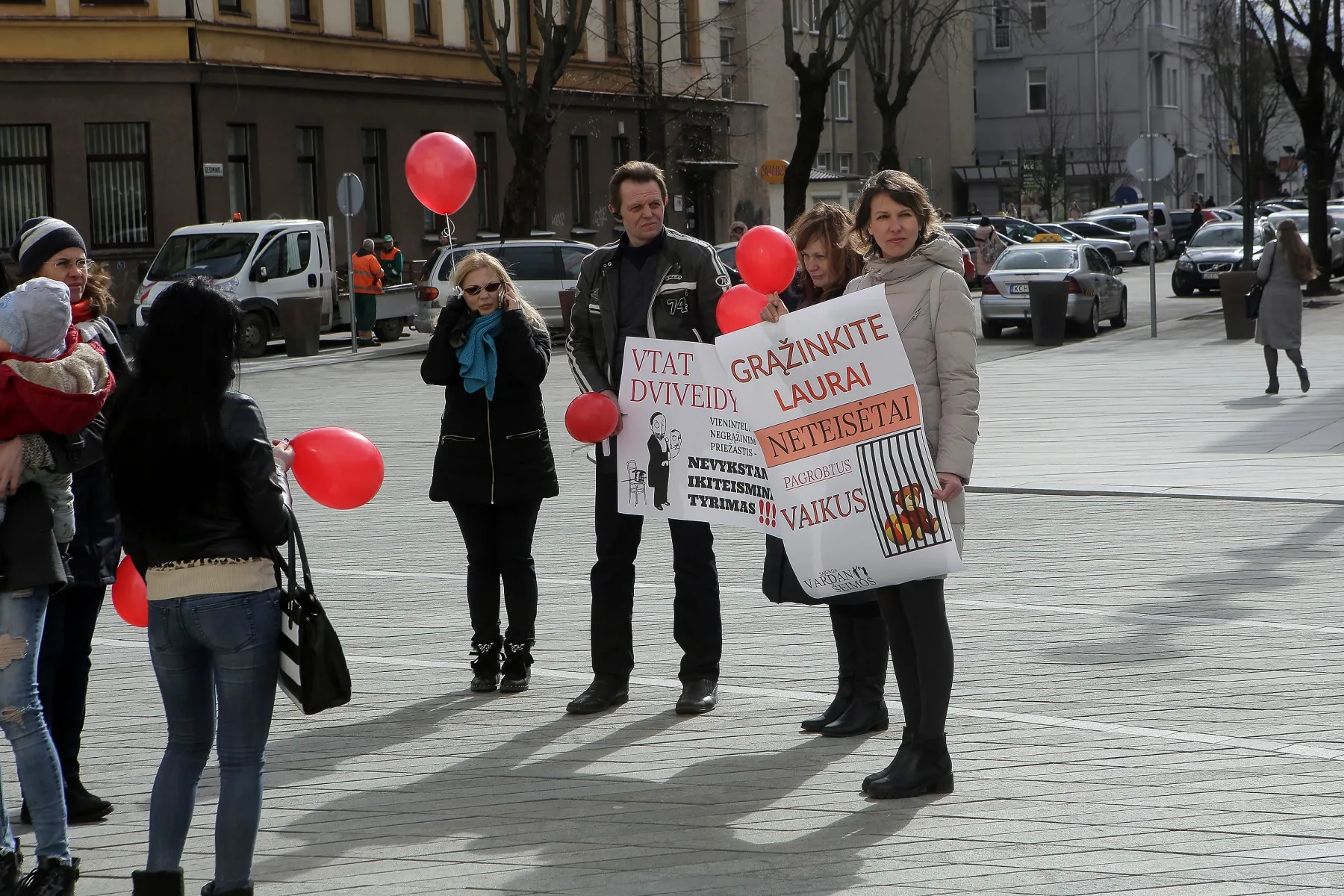 Piketas prie Kauno vaikų teisių apsaugos tarnybos skyriaus