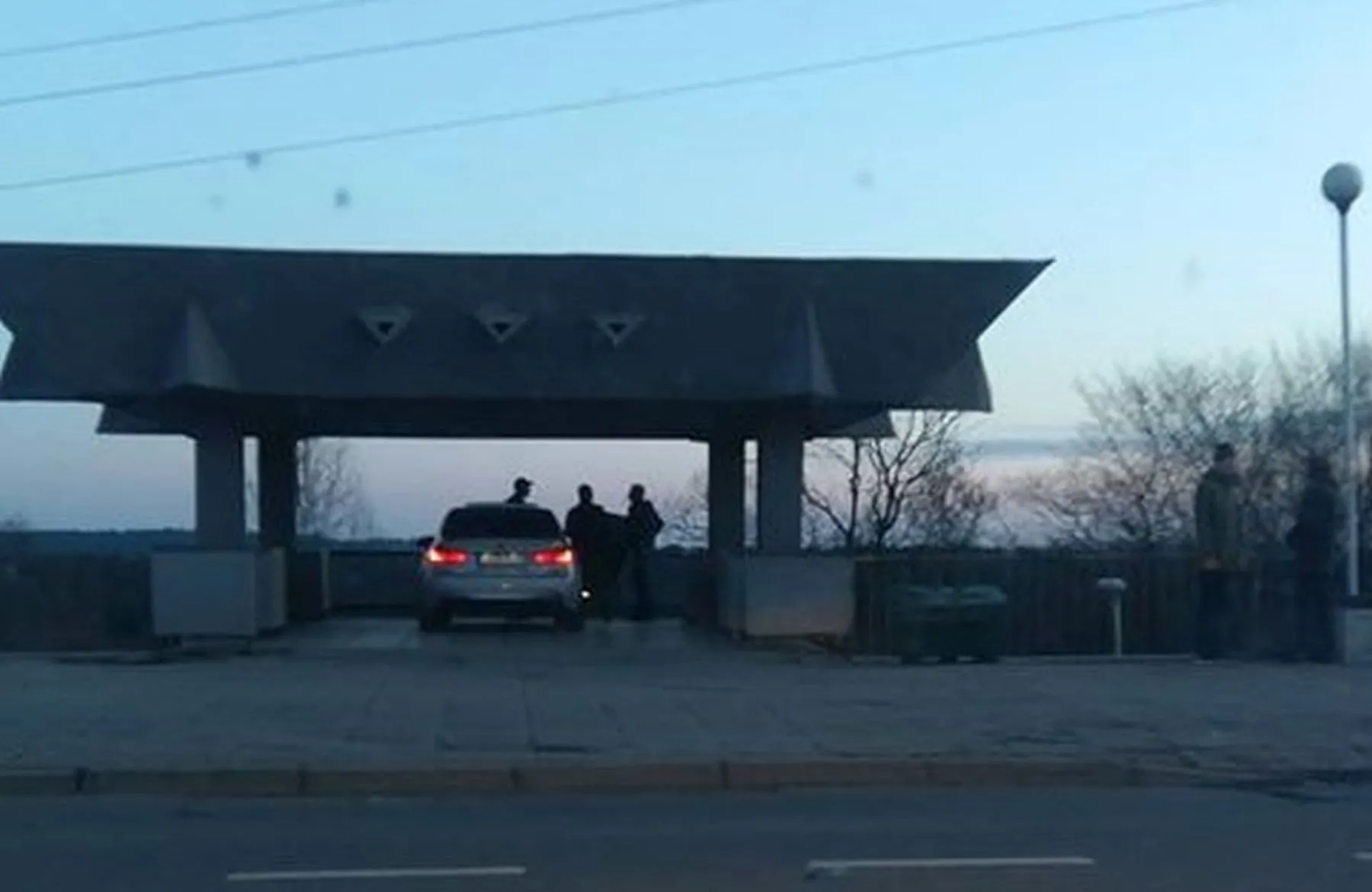 BMW prie trijų mergelių tilto