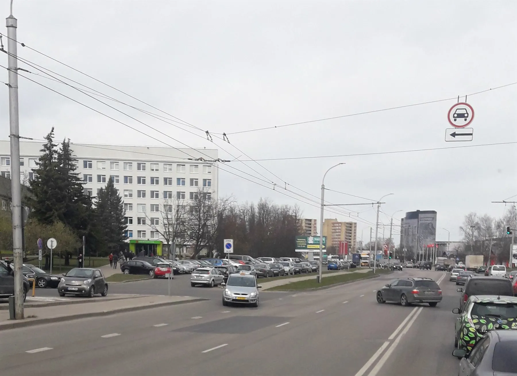 „BMW“ manevras Pramonės prospekte