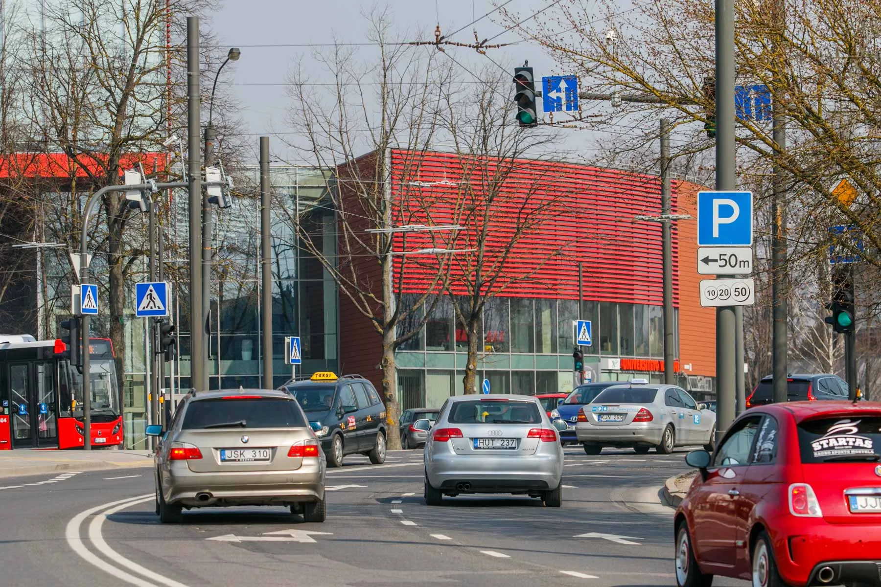 Naujas šviesoforas Sukilelių pr.