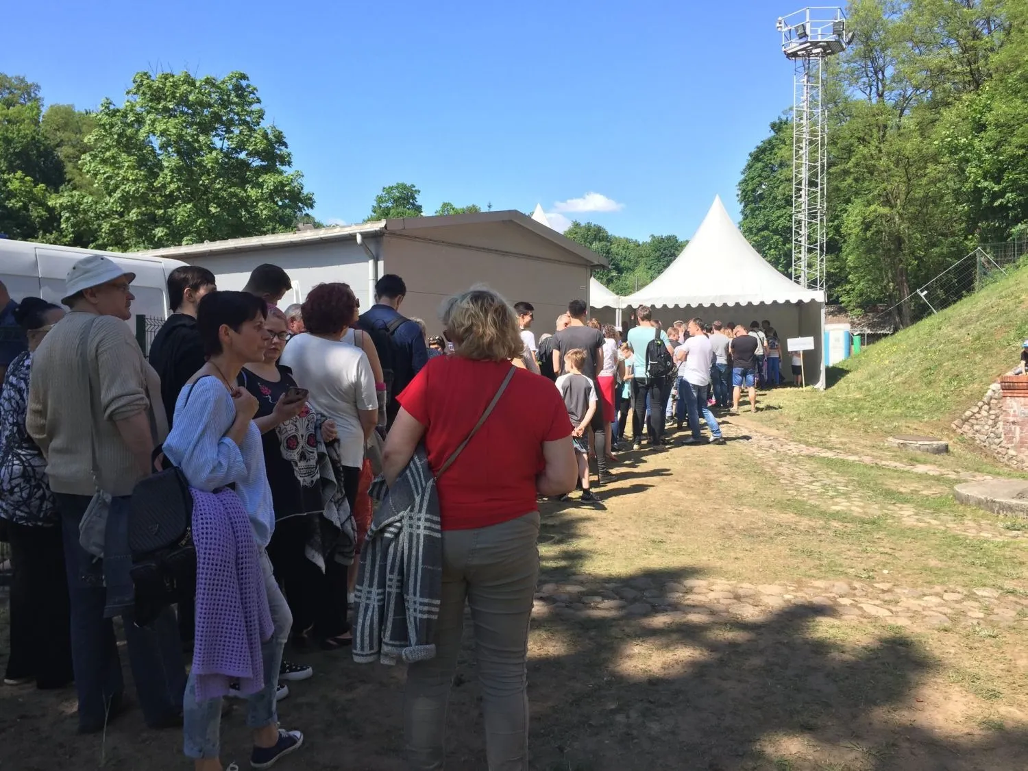 Eilės prie Kauno geležinkelio tunelio