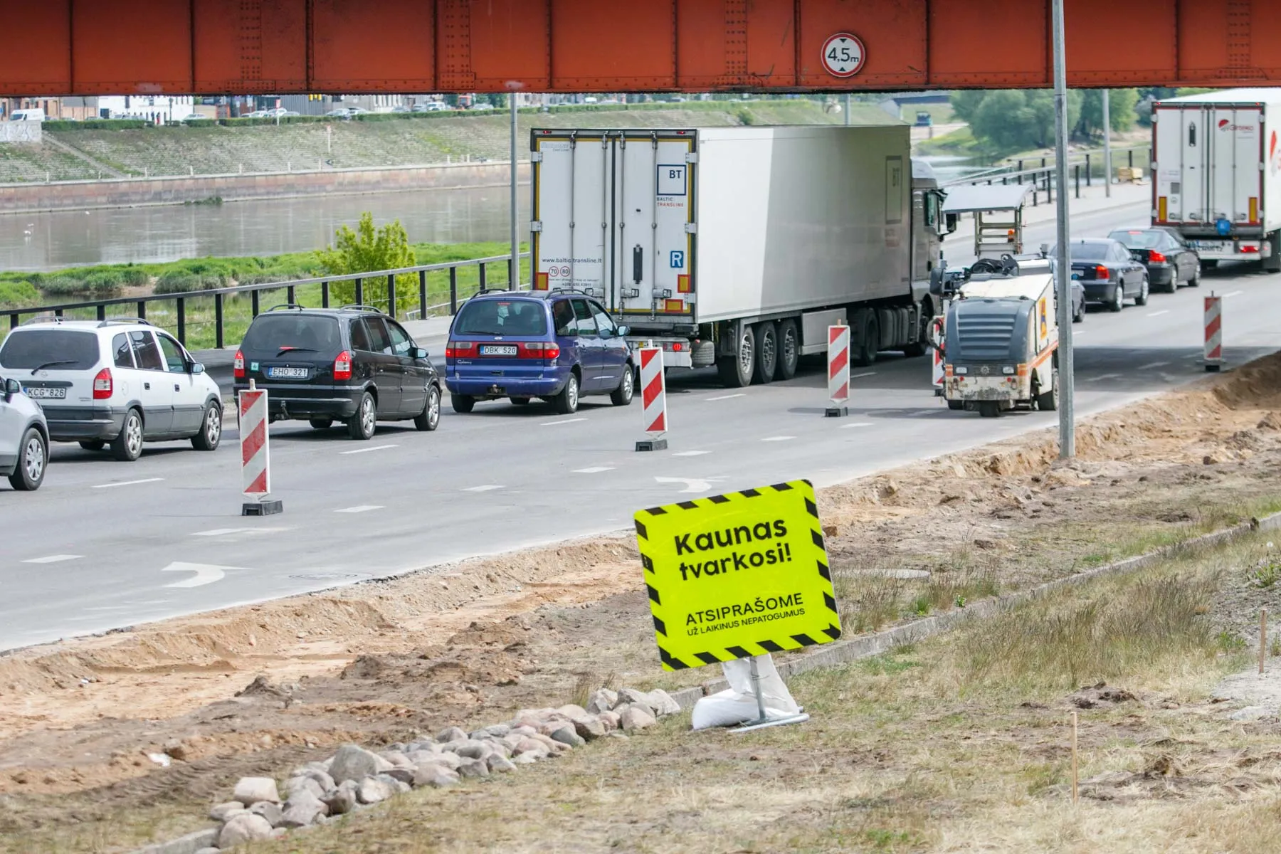 Kelio tvarkymo darbai po Aleksoto tiltu