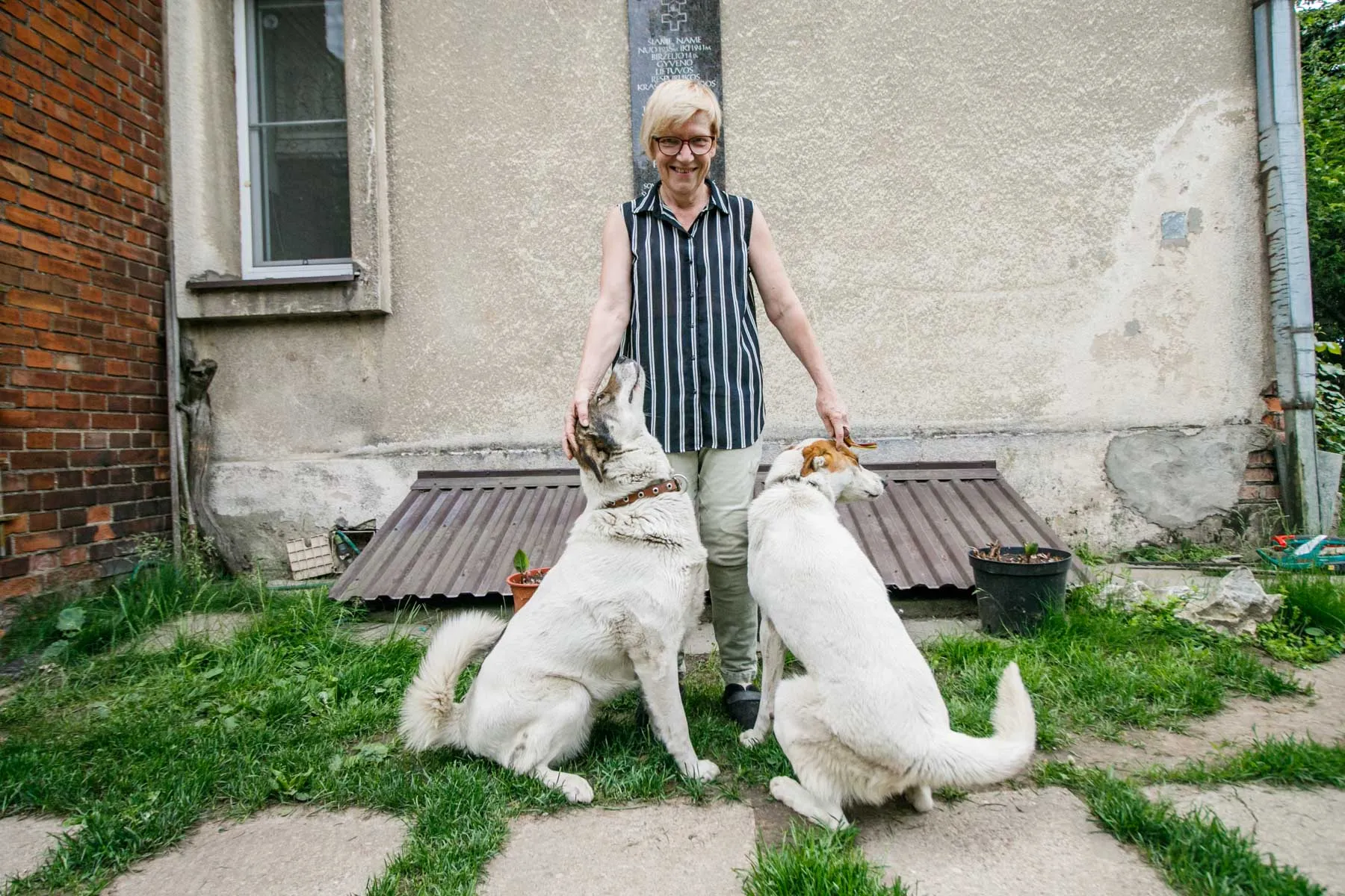 D. Kemeraitienė su augintinėmis Vėtra ir Ara