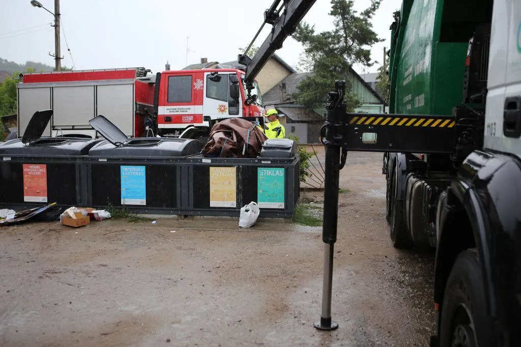 Vilijampolėje konteineryje ieškomas šuo