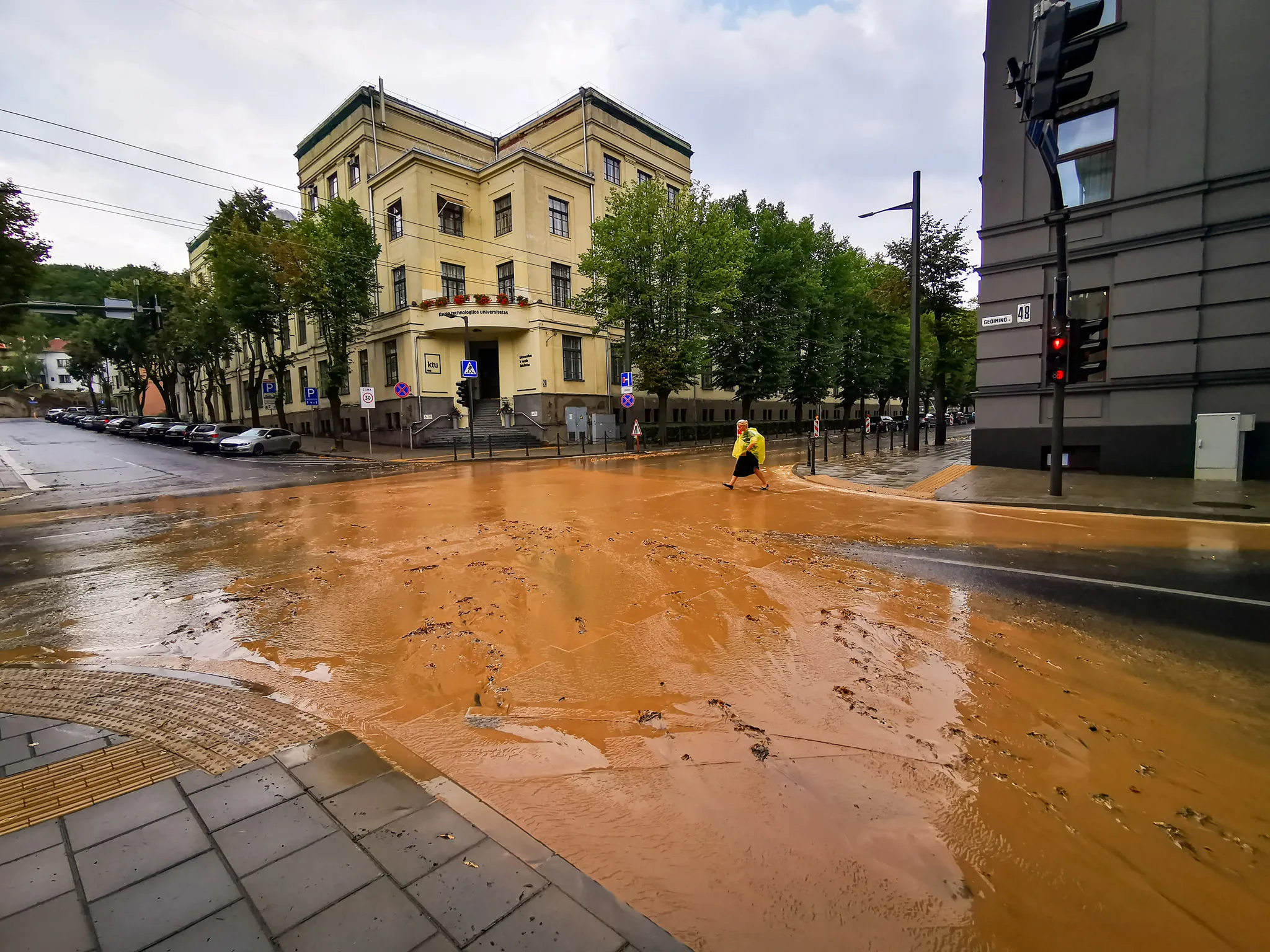 Spalvotomis nuotekomis užpiltas Kauno centras