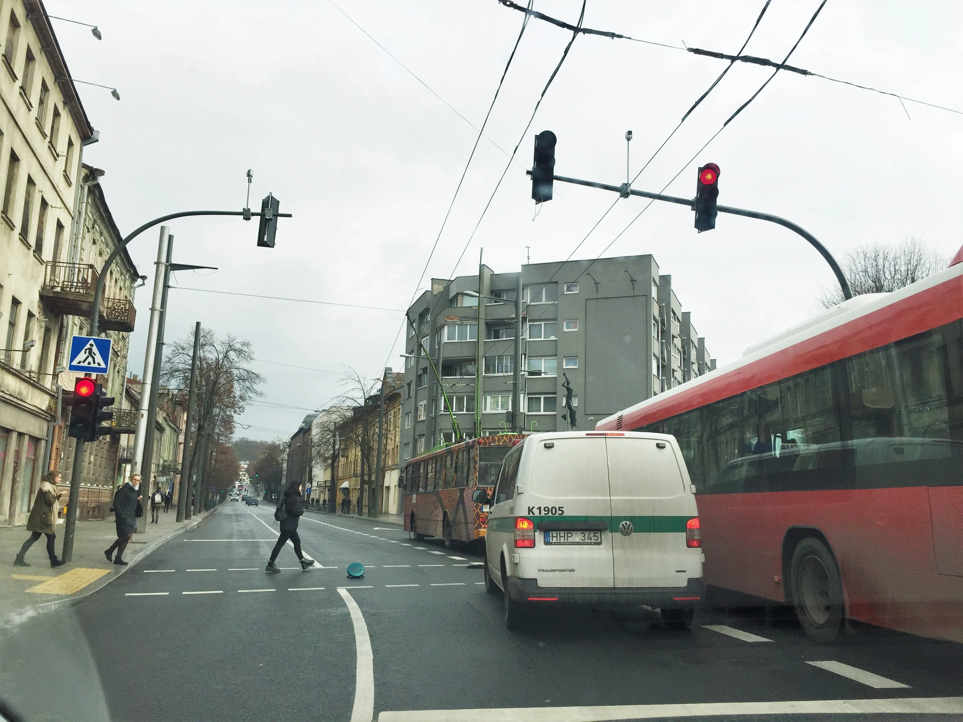 E. Ožeškienės gatvėje sudaužytas šviesoforas