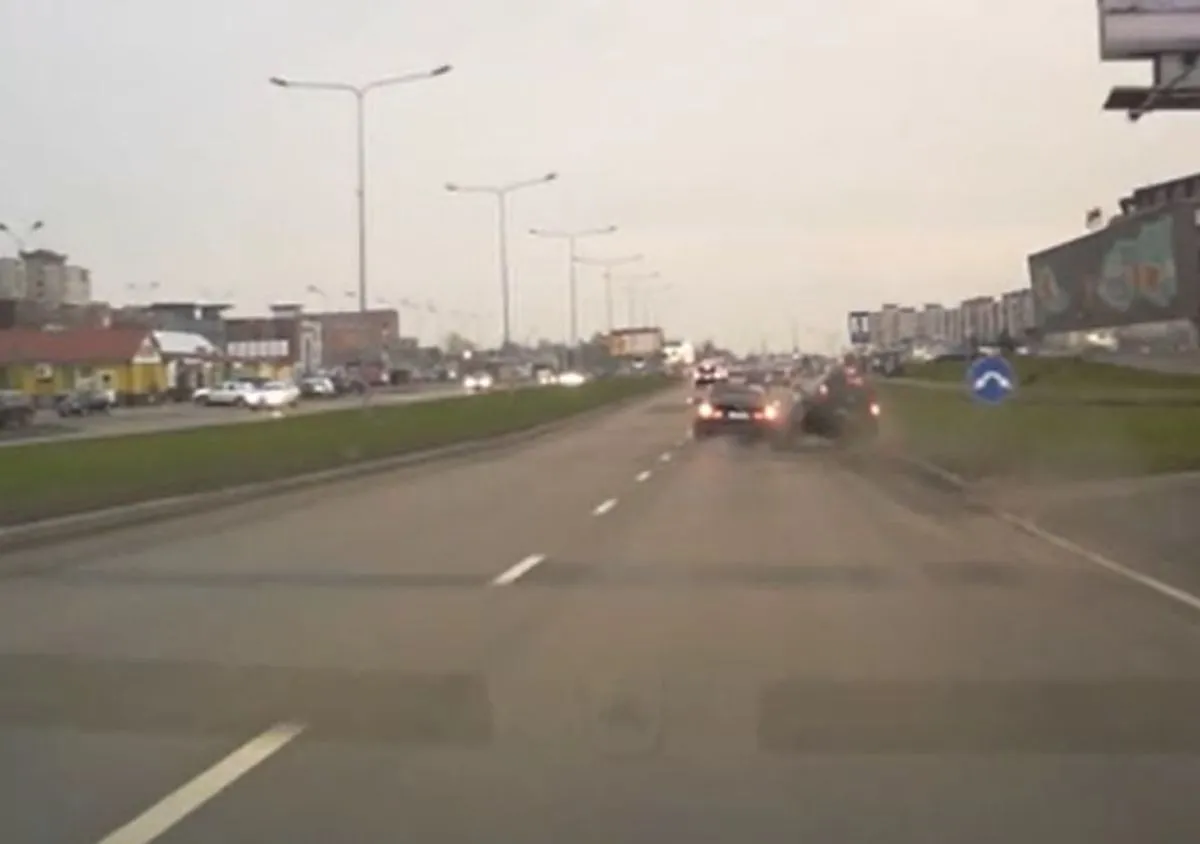 „Volkswagen Golf“ skrydis Žemaičių plente