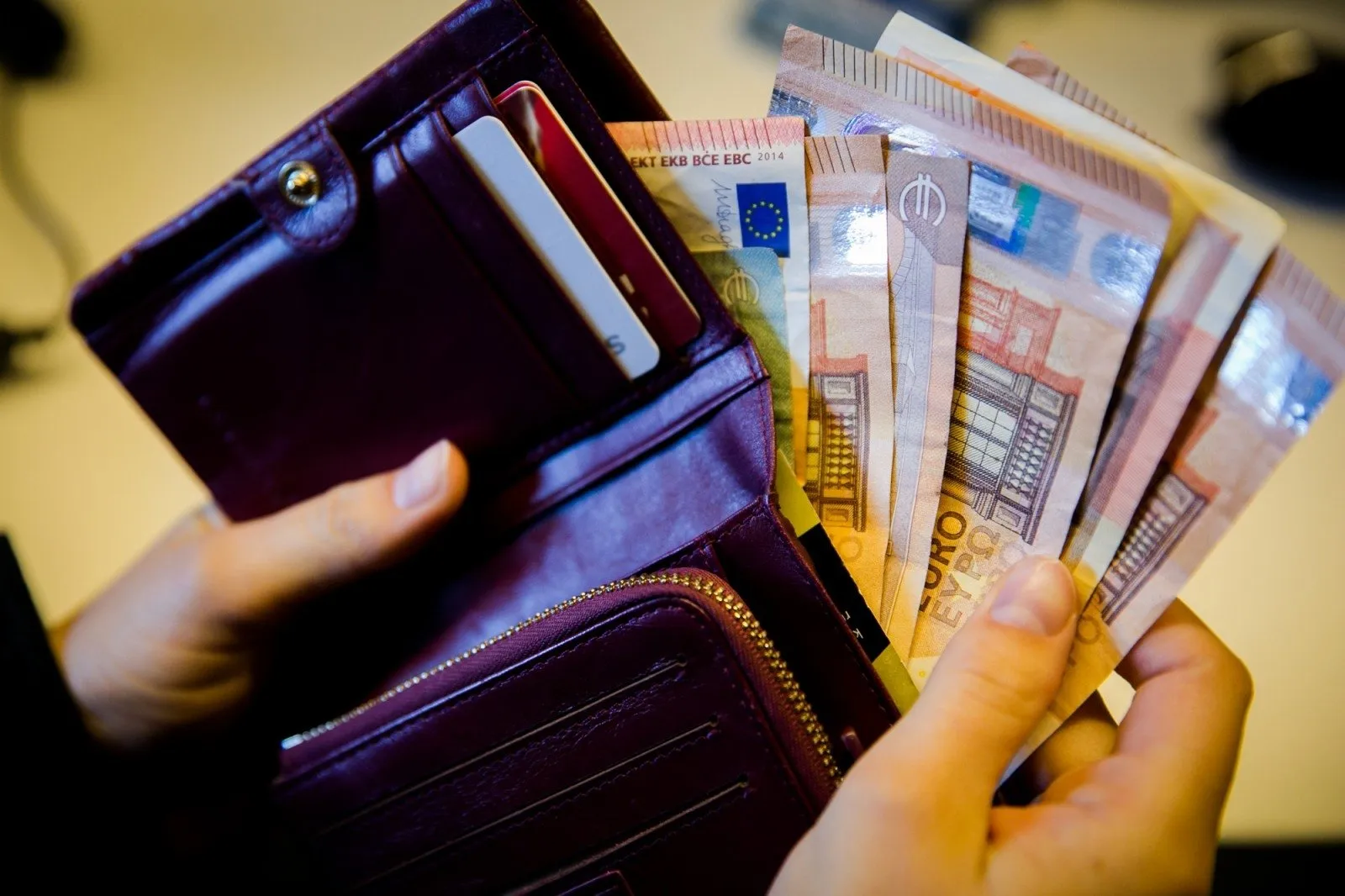 Eurai, piniginė, pinigai