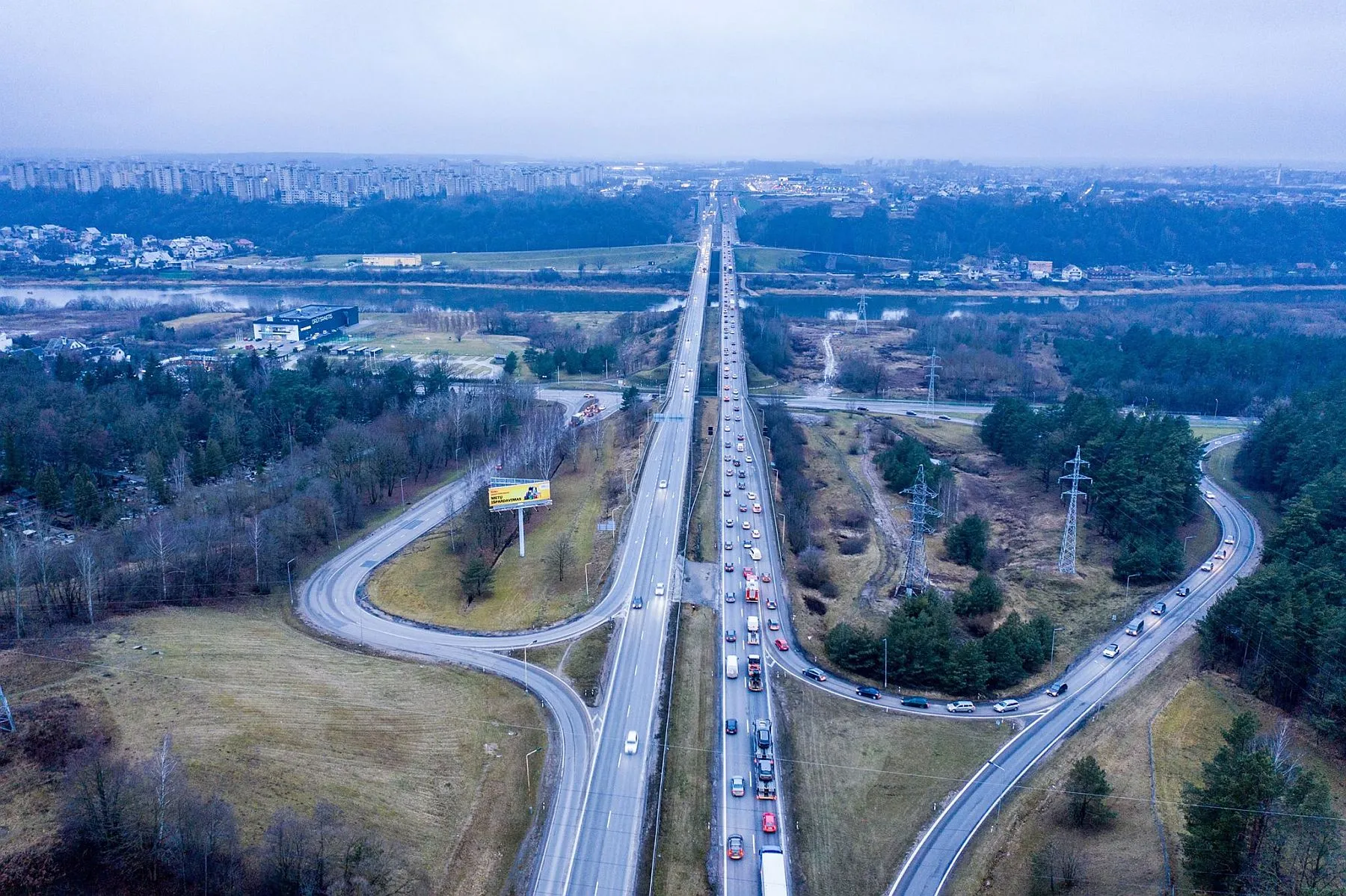 panorama - tiltas per Nerį