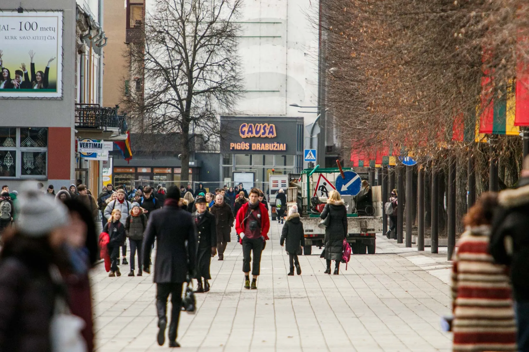 Trispalvės Laisvės alėjoje