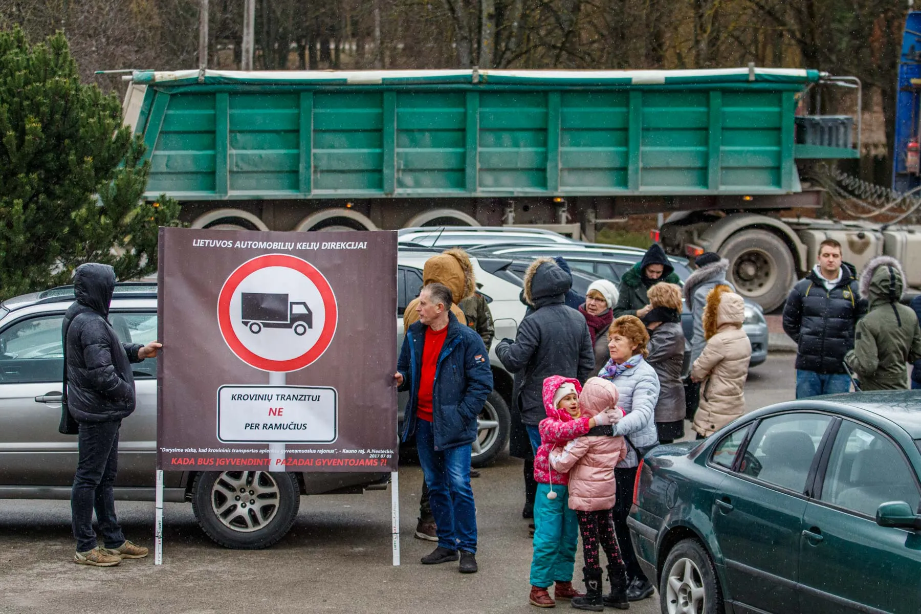 Ramučių gyventojai protestuoja dėl šiukšlių vežimo