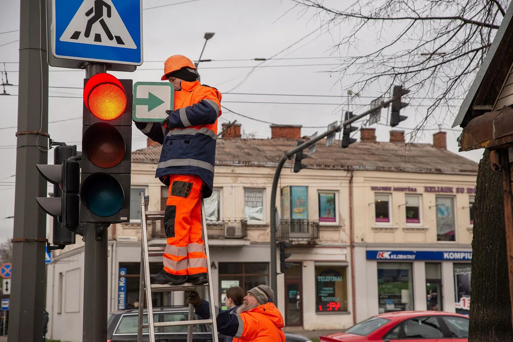 Grąžinta lentelė su žalia rodykle Savanorių pr.