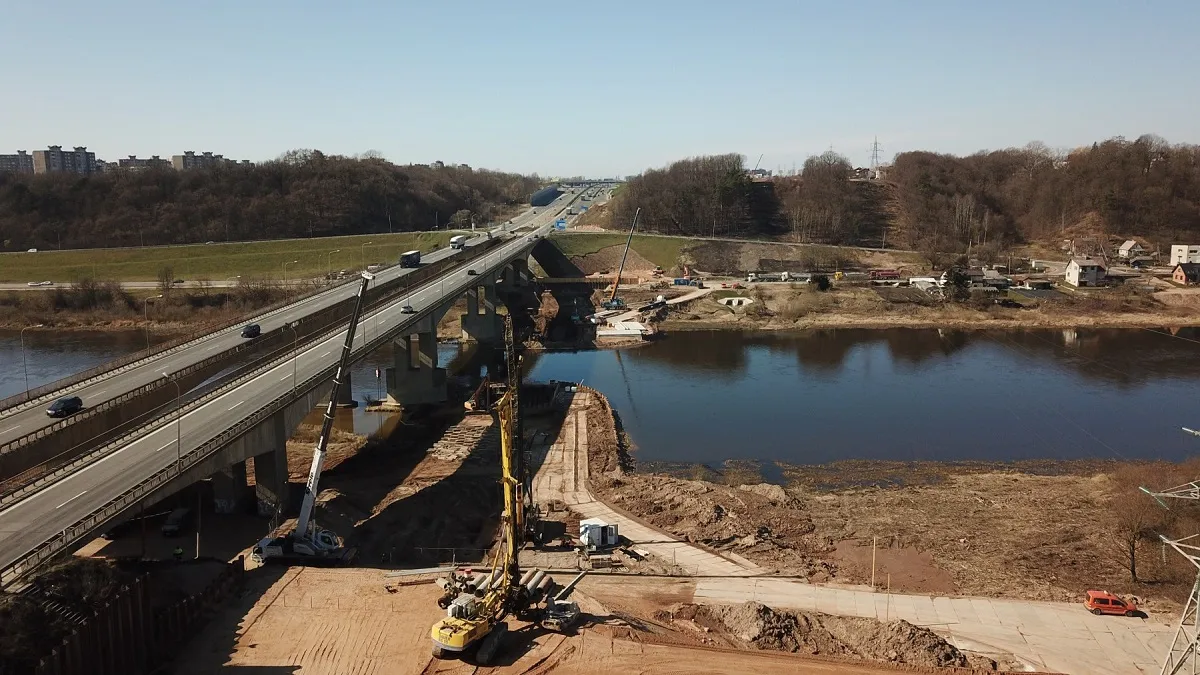 Tilto per Nerį statybos