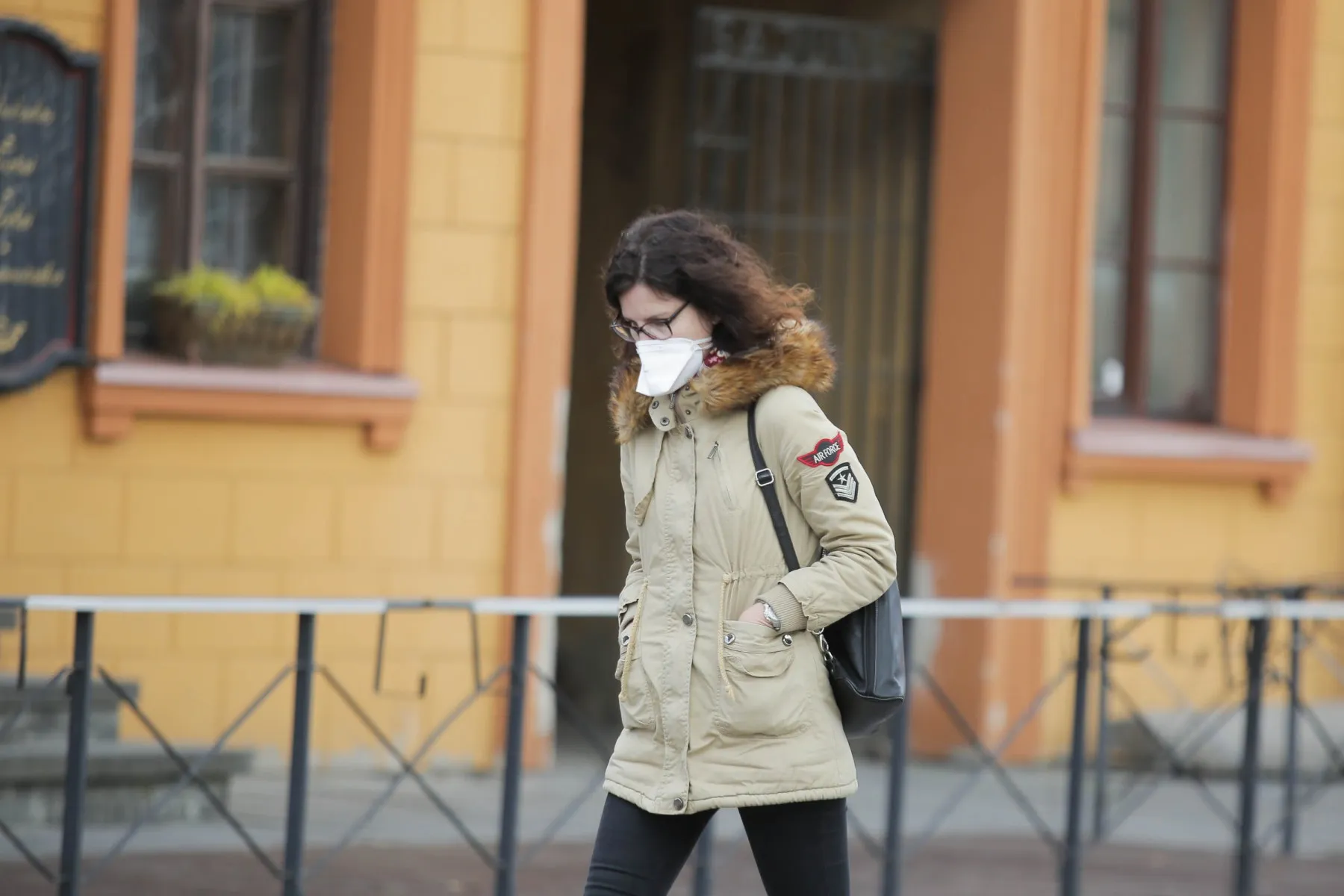 Kaukėti ir nekaukėti praeiviai Kauno gatvėse