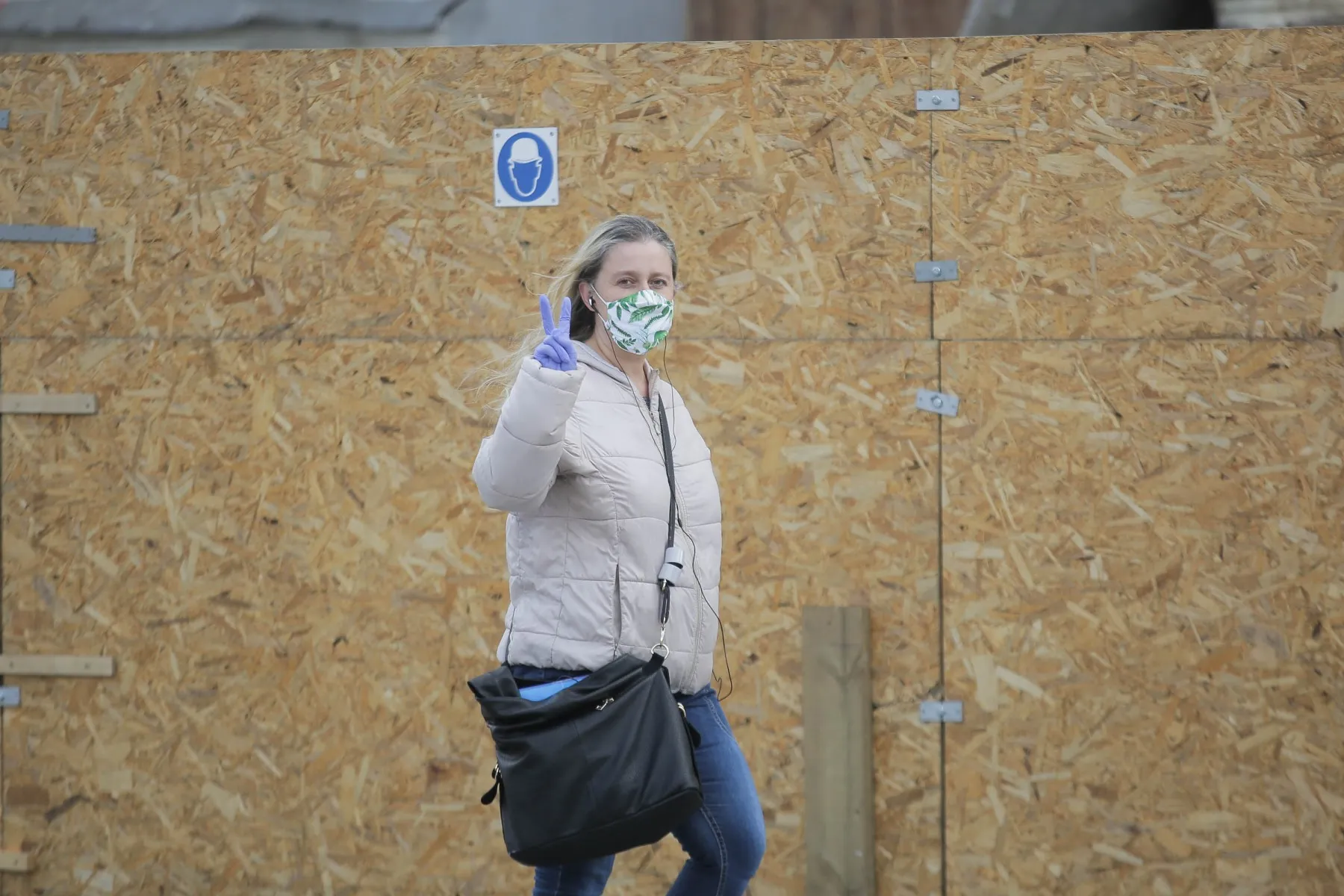 Kaukėti ir nekaukėti praeiviai Kauno gatvėse