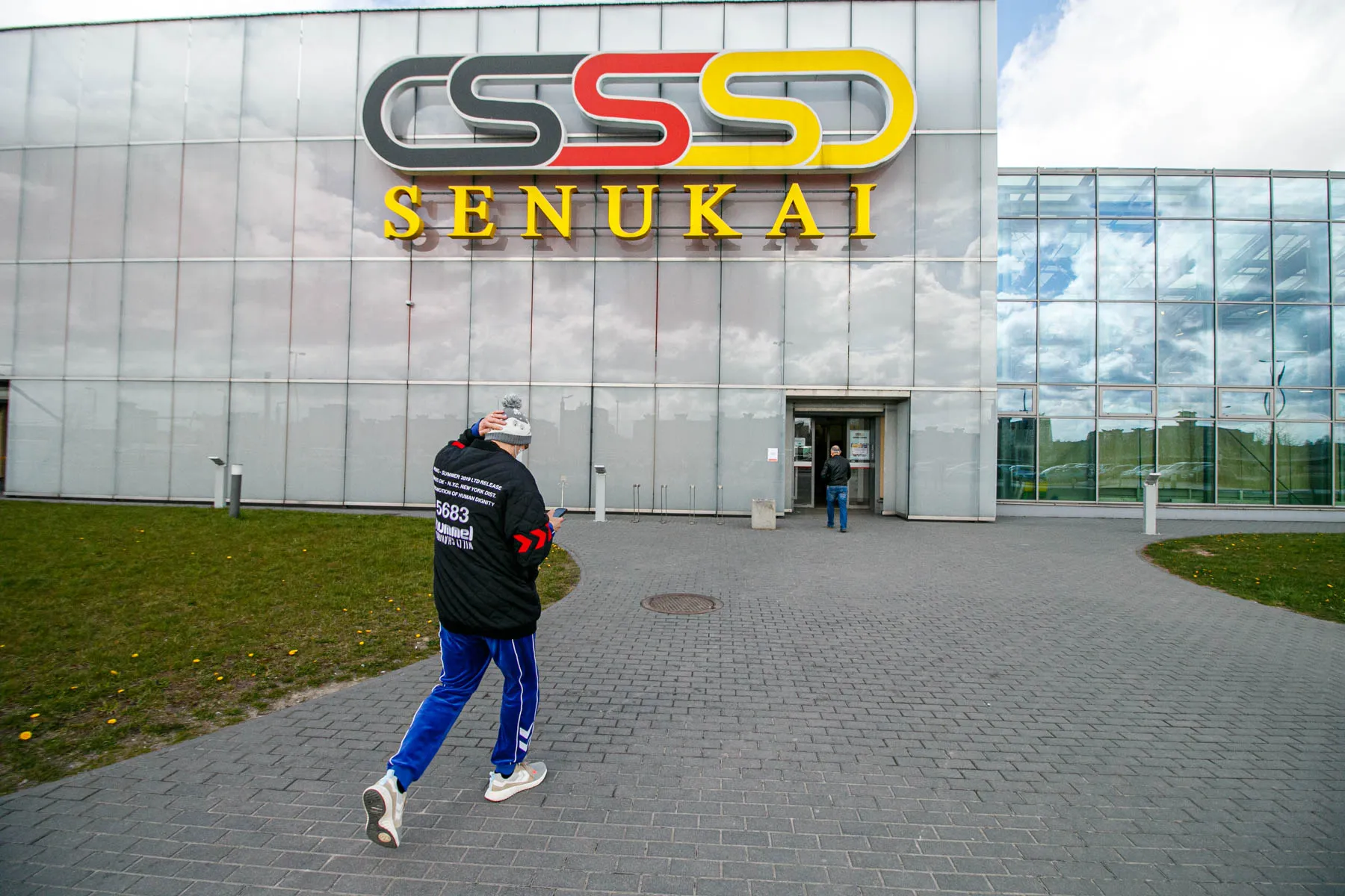 Senukai ir Depo atnaujino veiklas