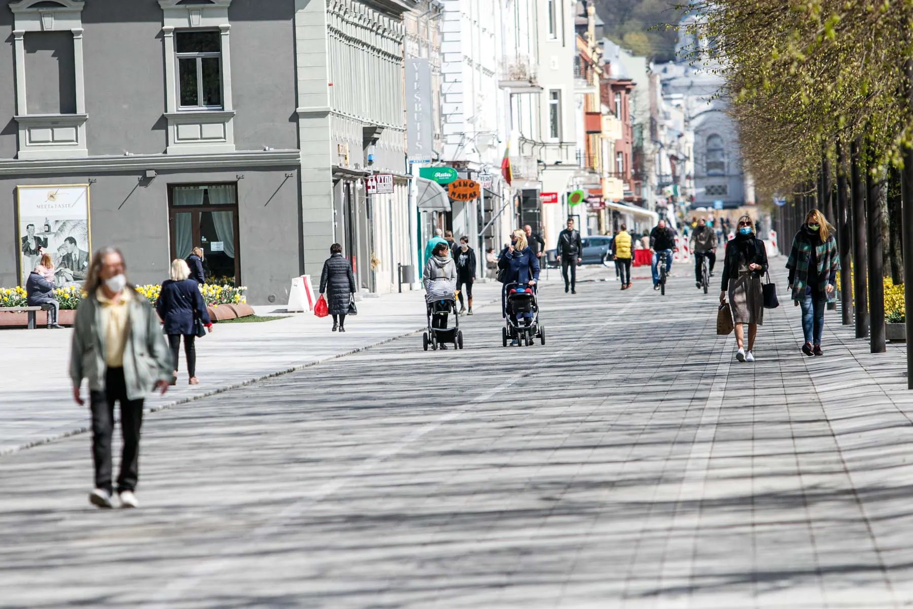 Atsidaro lauko kavinės po karantino sušvelninimo