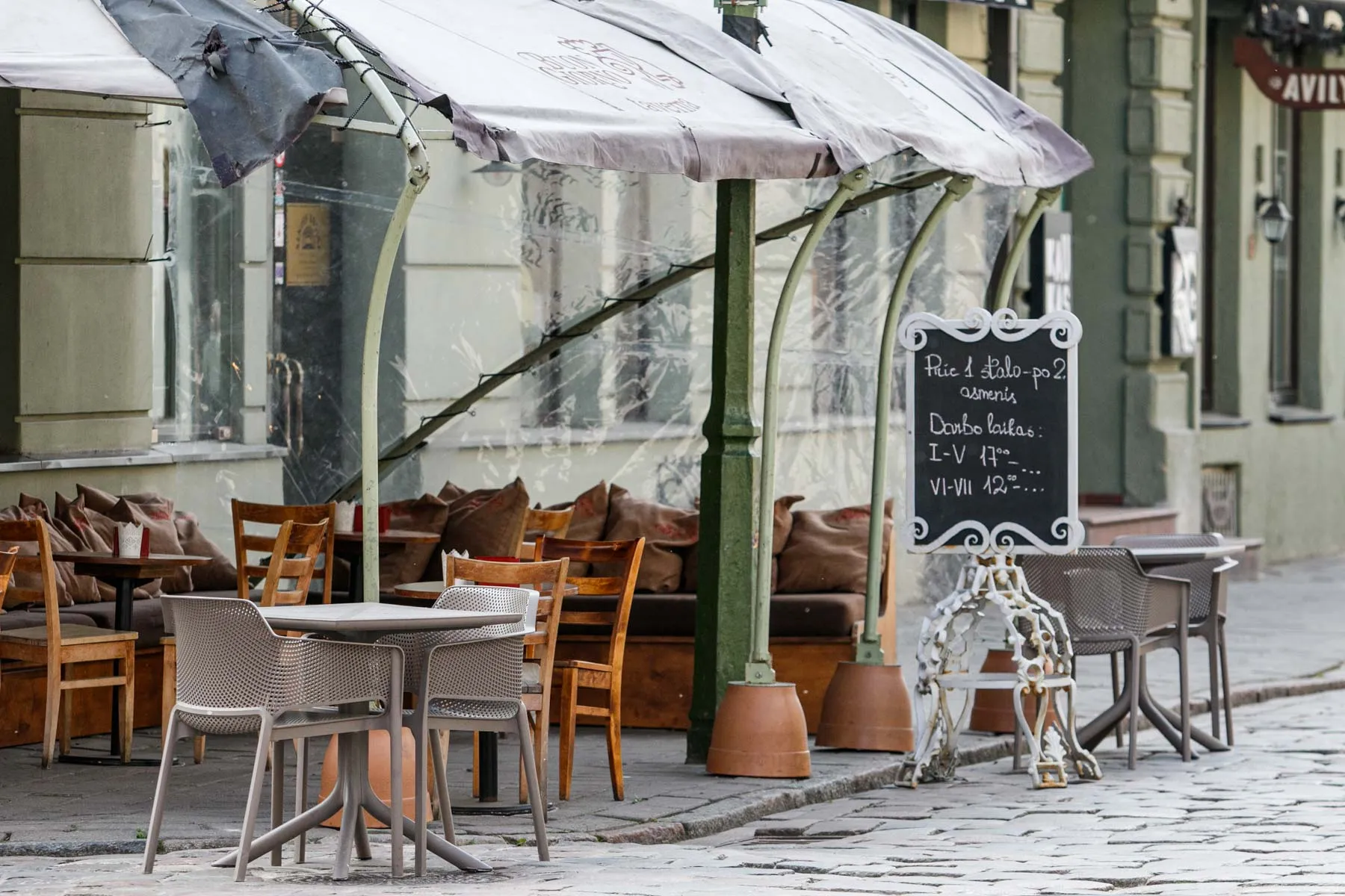 Atsidaro lauko kavinės po karantino sušvelninimo