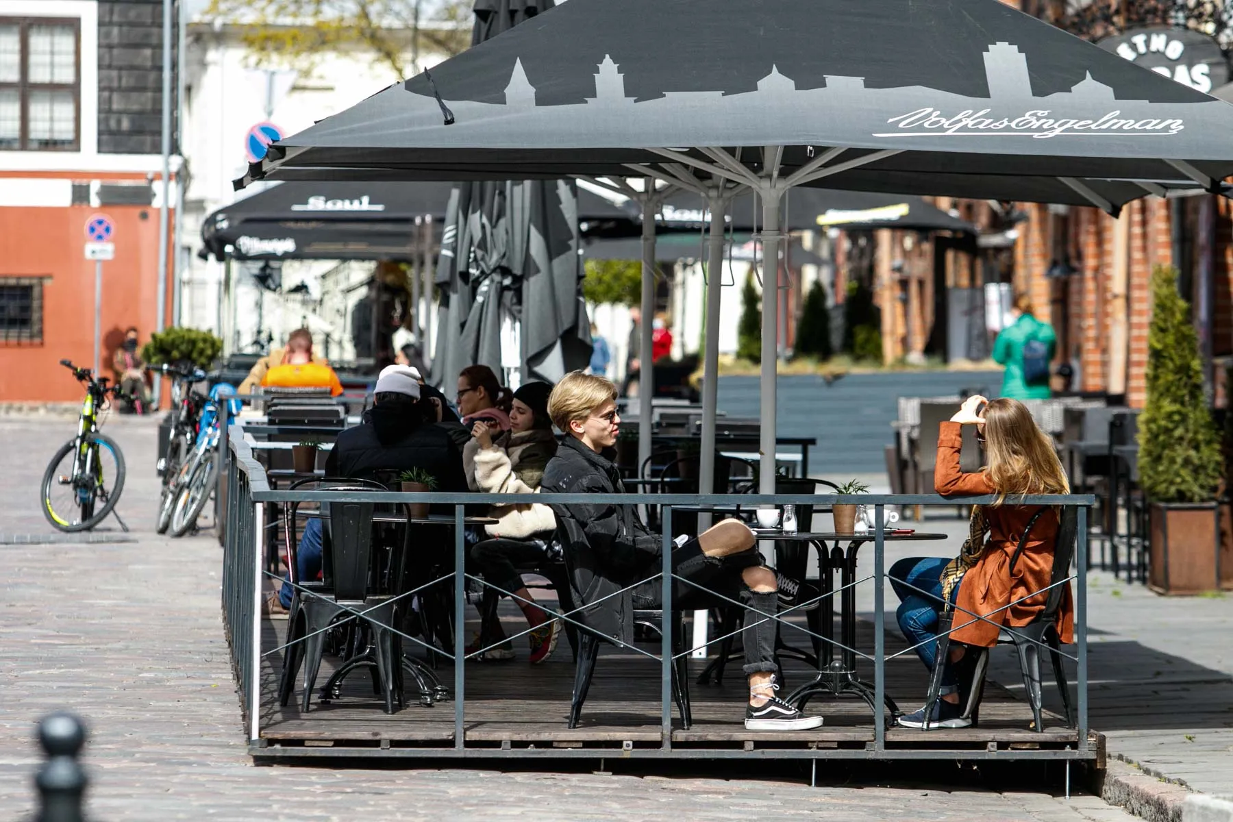 Atsidaro lauko kavinės po karantino sušvelninimo