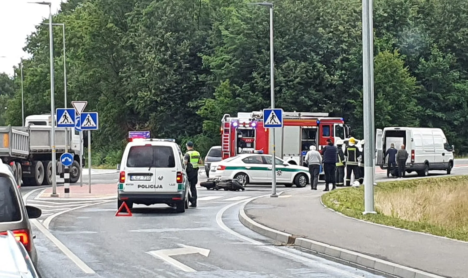 Akademijoje motociklu partrenktas pėsčiasis