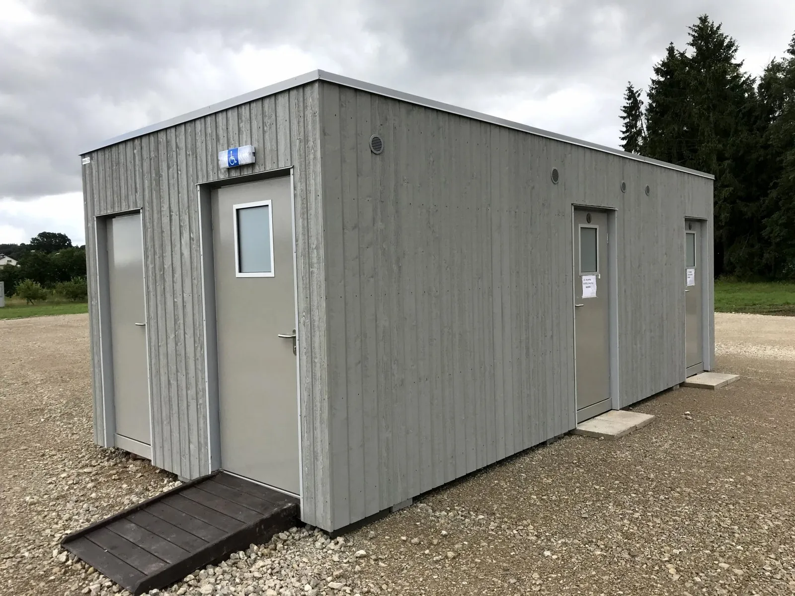 Tualetas prie Zapyškio bažnyčios