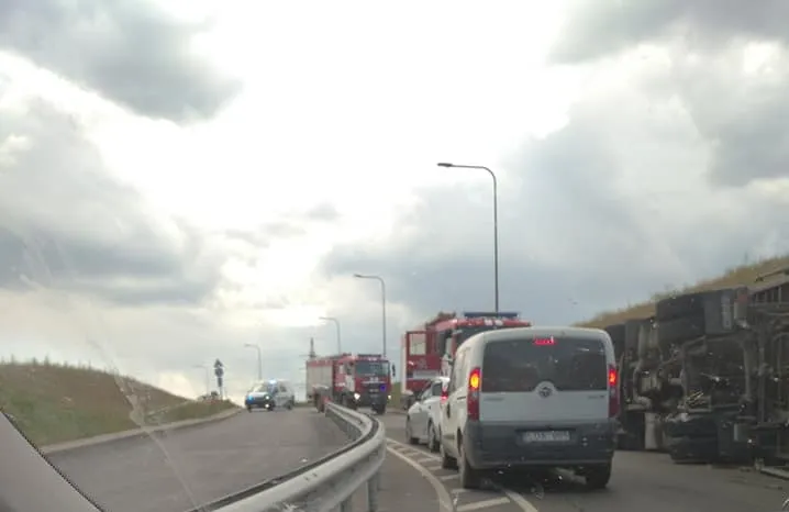 Apvirtęs sunkvežimis