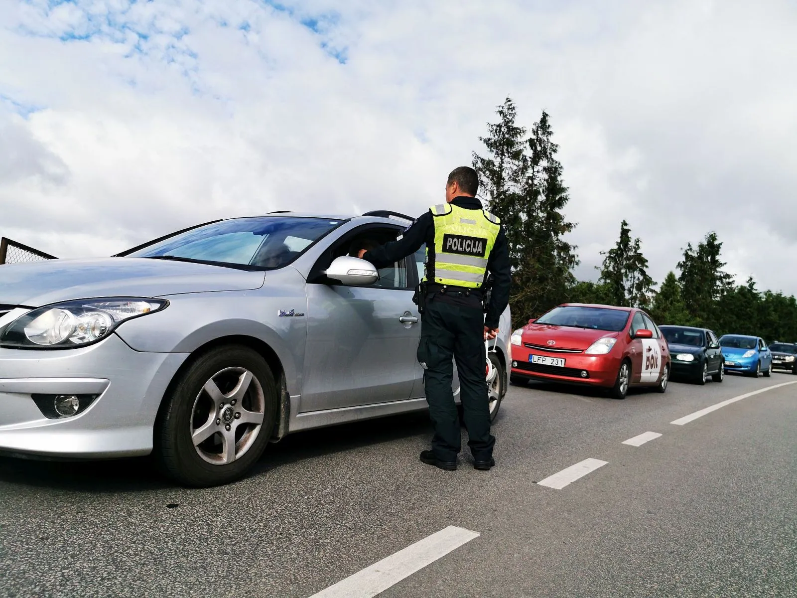 Kauno pareigūnų reidas Raudondvario plente