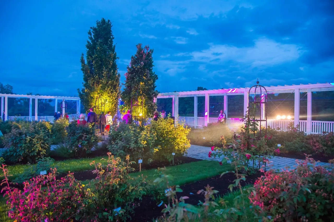 Kvapų naktis botanikos sode