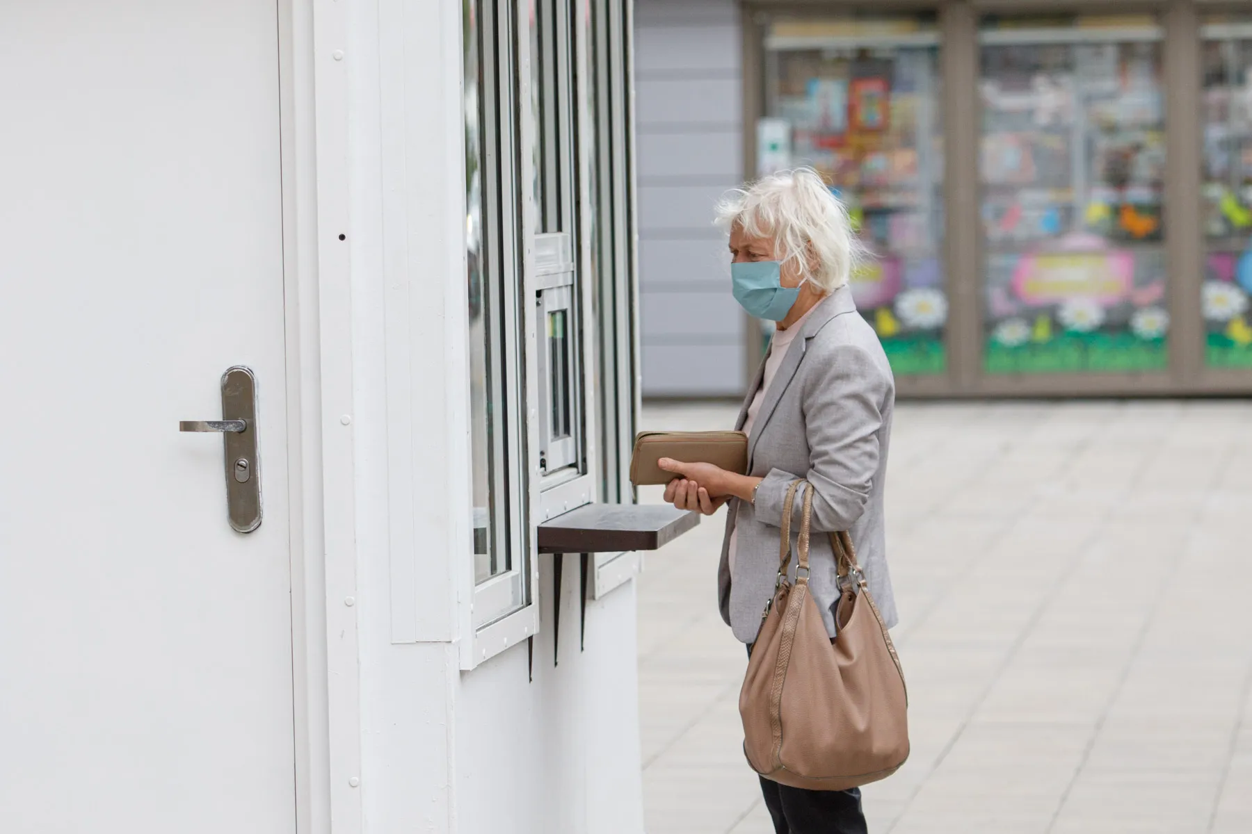 Kauniečiai jau dėvi veido kaukes