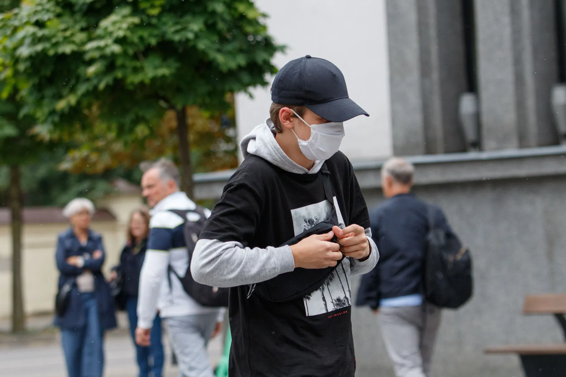 Kauniečiai jau dėvi veido kaukes