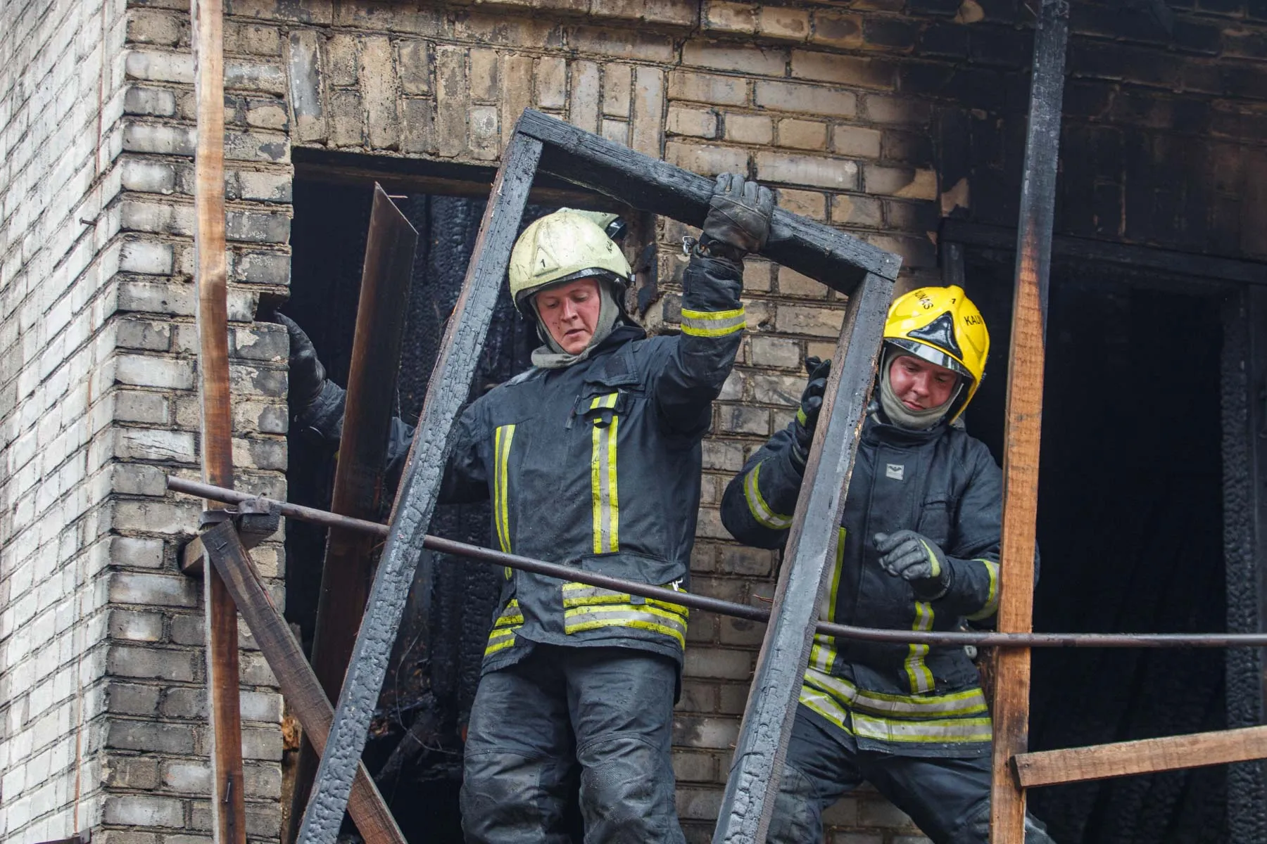 Ugniagesiai gesina gaisrą
