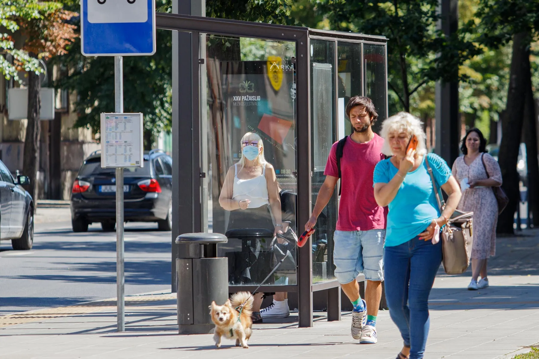 Kauniečiai su kaukėm