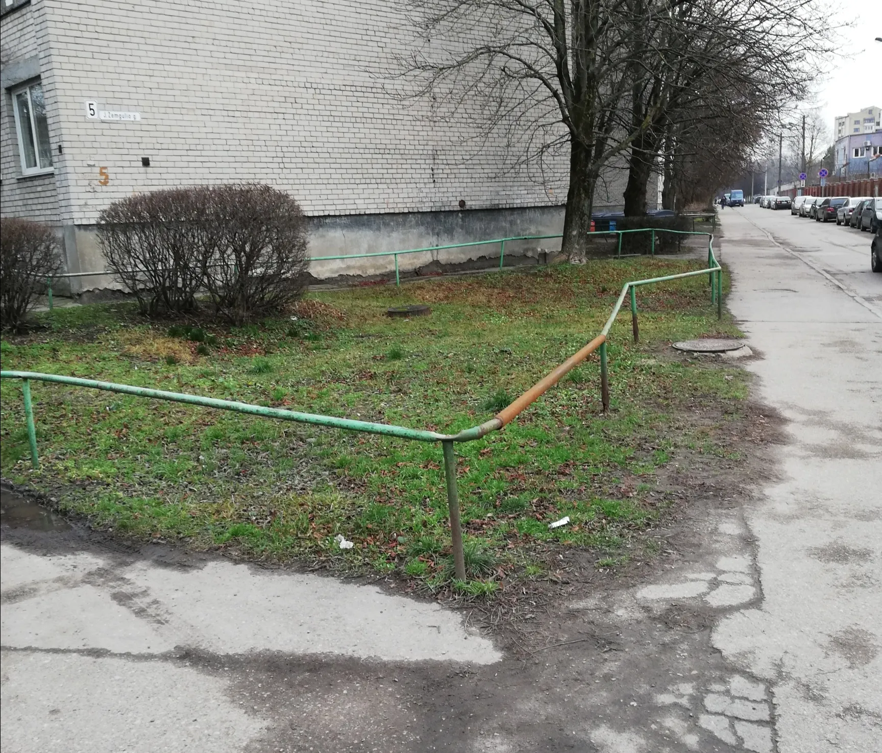 Seni turėklai Žaliakalnyje