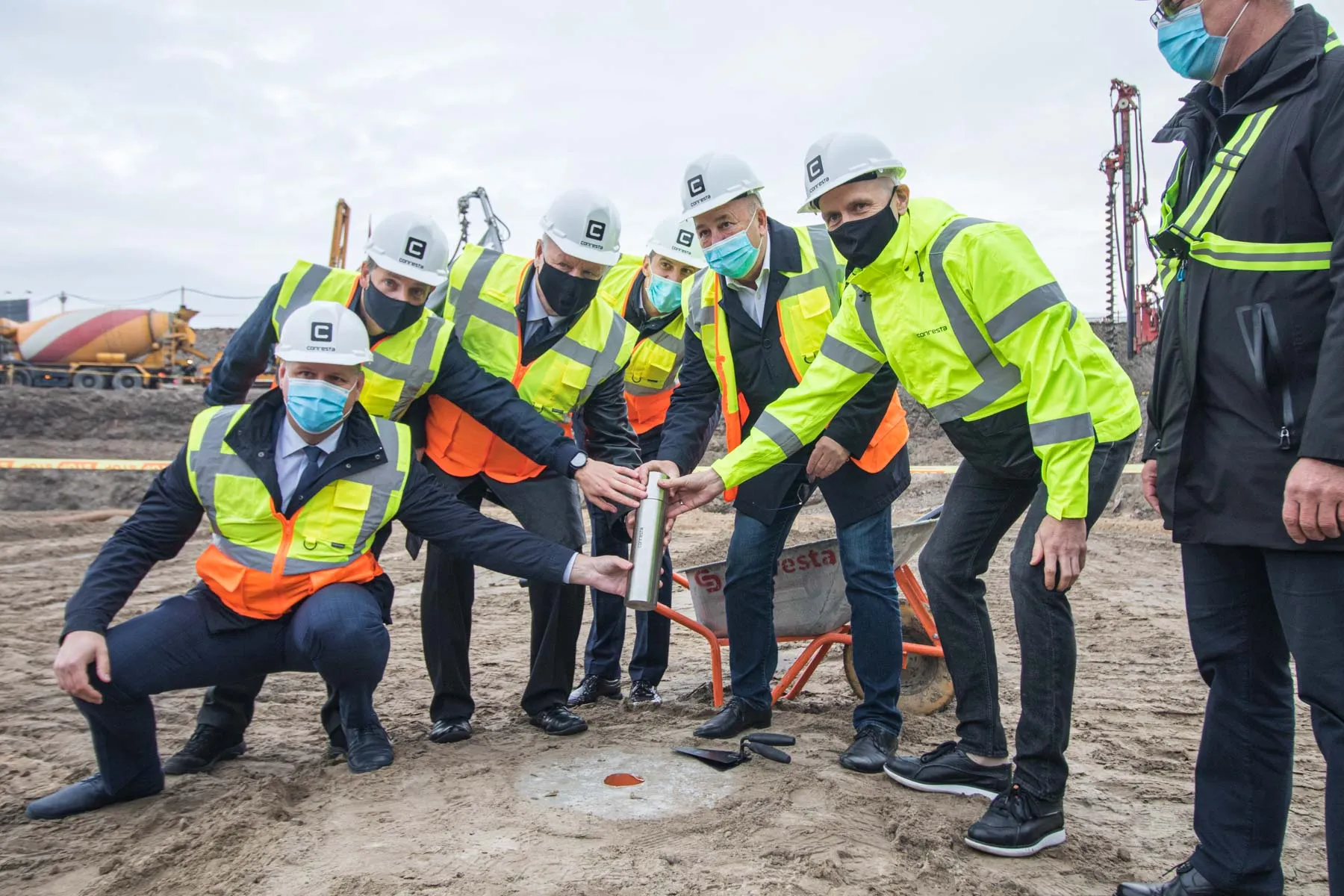 Vandens sporto centro kapsulės įkasimas Nemuno saloje