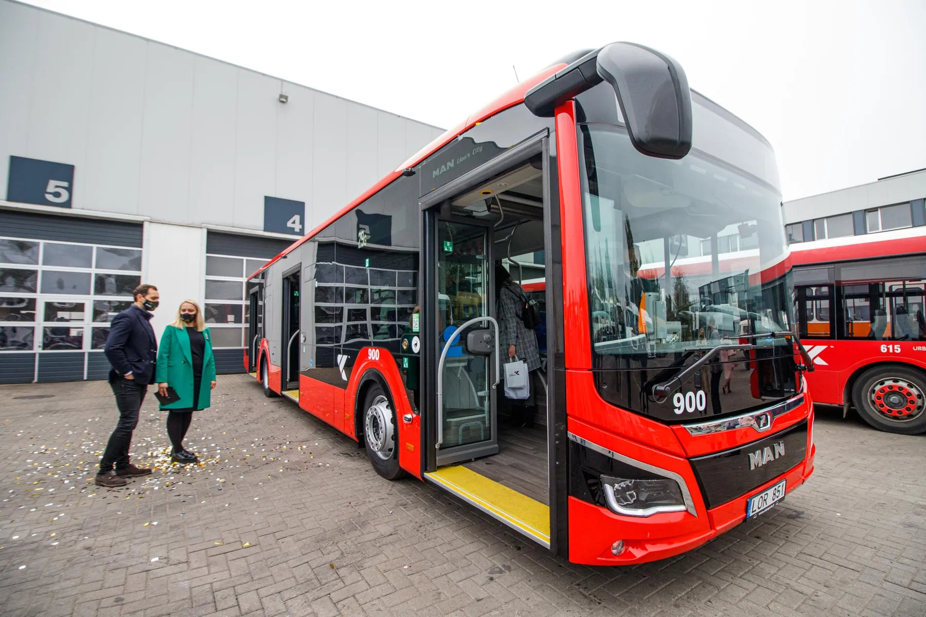 Naujas hibridinis „MAN Lion's City 12 Hybrid“ autobusas