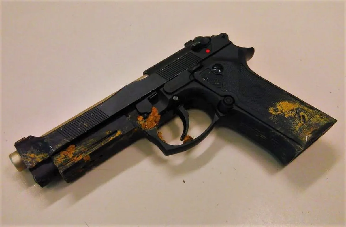 Pistoletas, apiplėšimas