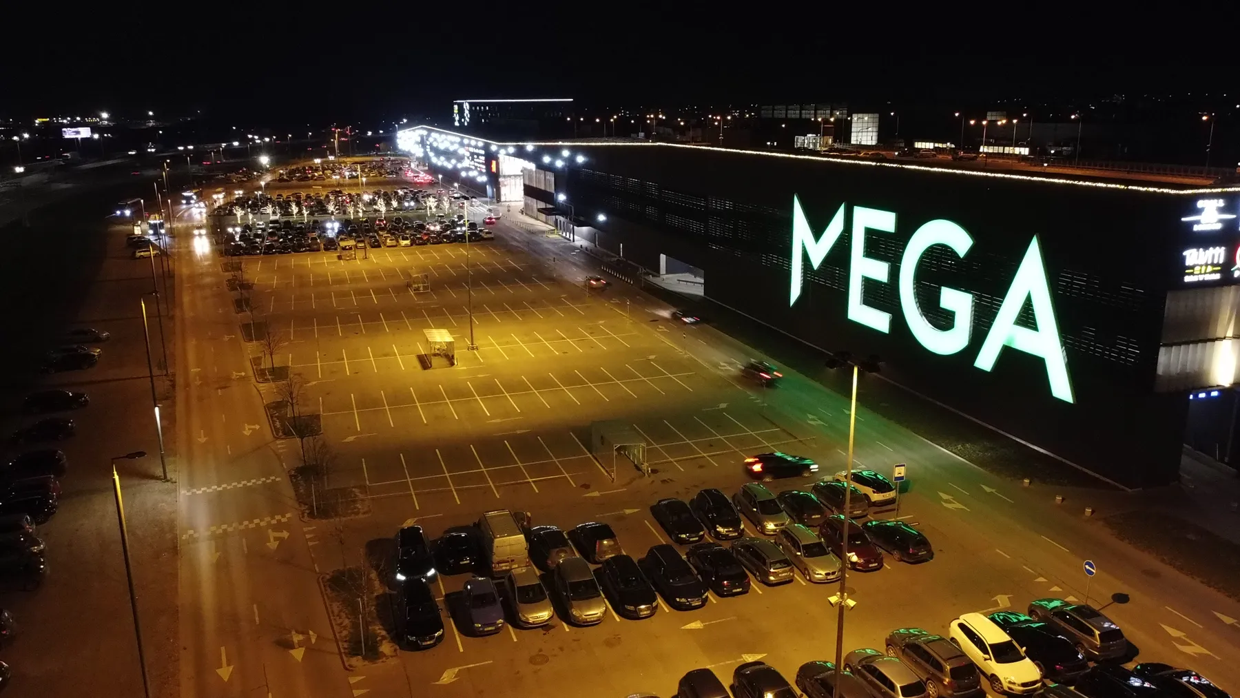 Eismas, prekybos centras, stovėjimo aikštelė, mega