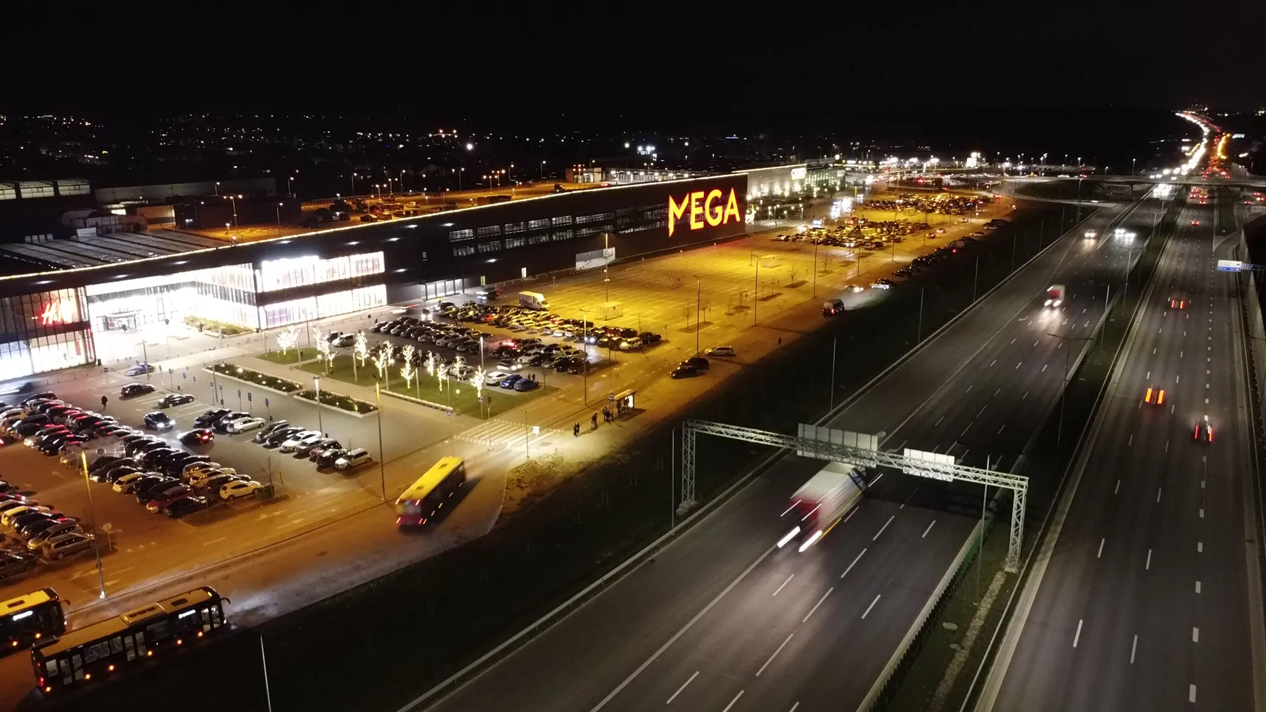 Eismas, prekybos centras, stovėjimo aikštelė, mega