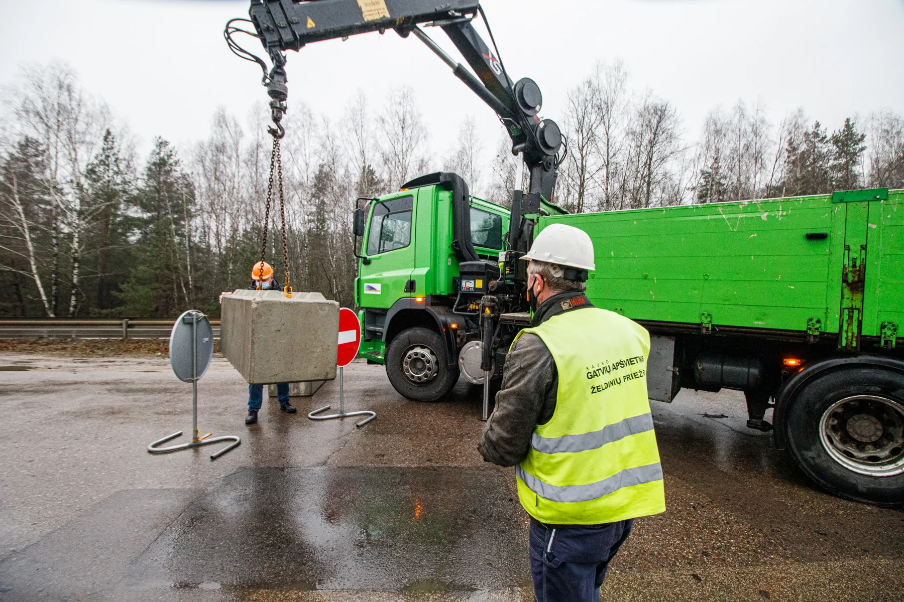 Postas, blokas, blokata, užtvara, užkarta, stop, plyta, įvažiavimas