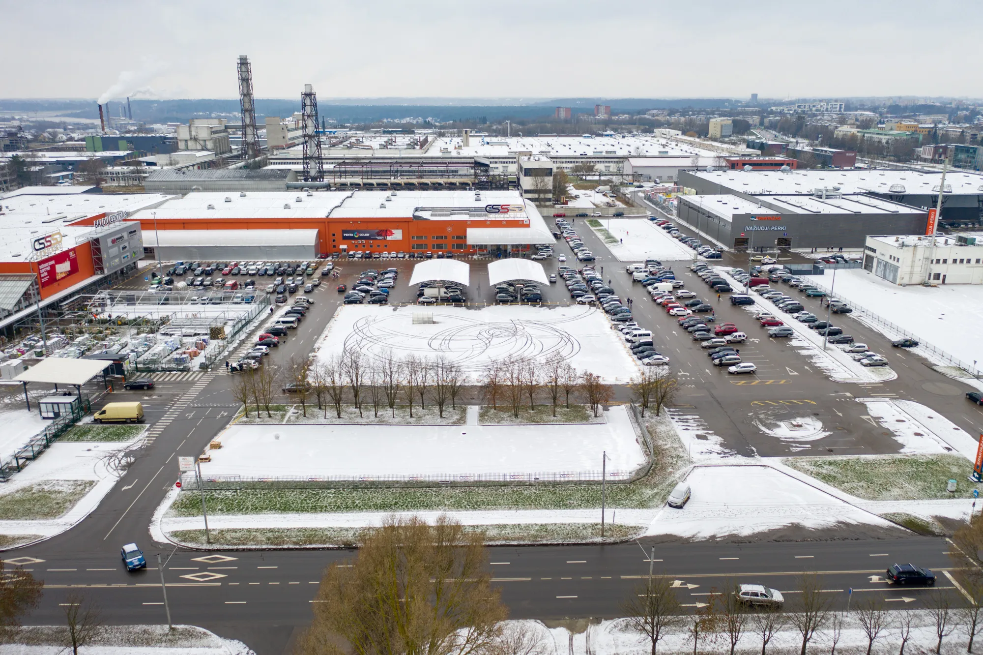 stovėjimo aikštelė, prekybos centras, senukai