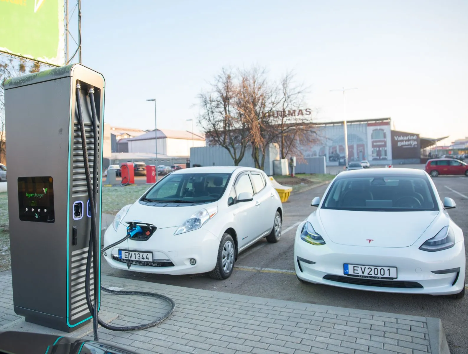 Įkrovimo stotelė, elektromobilis