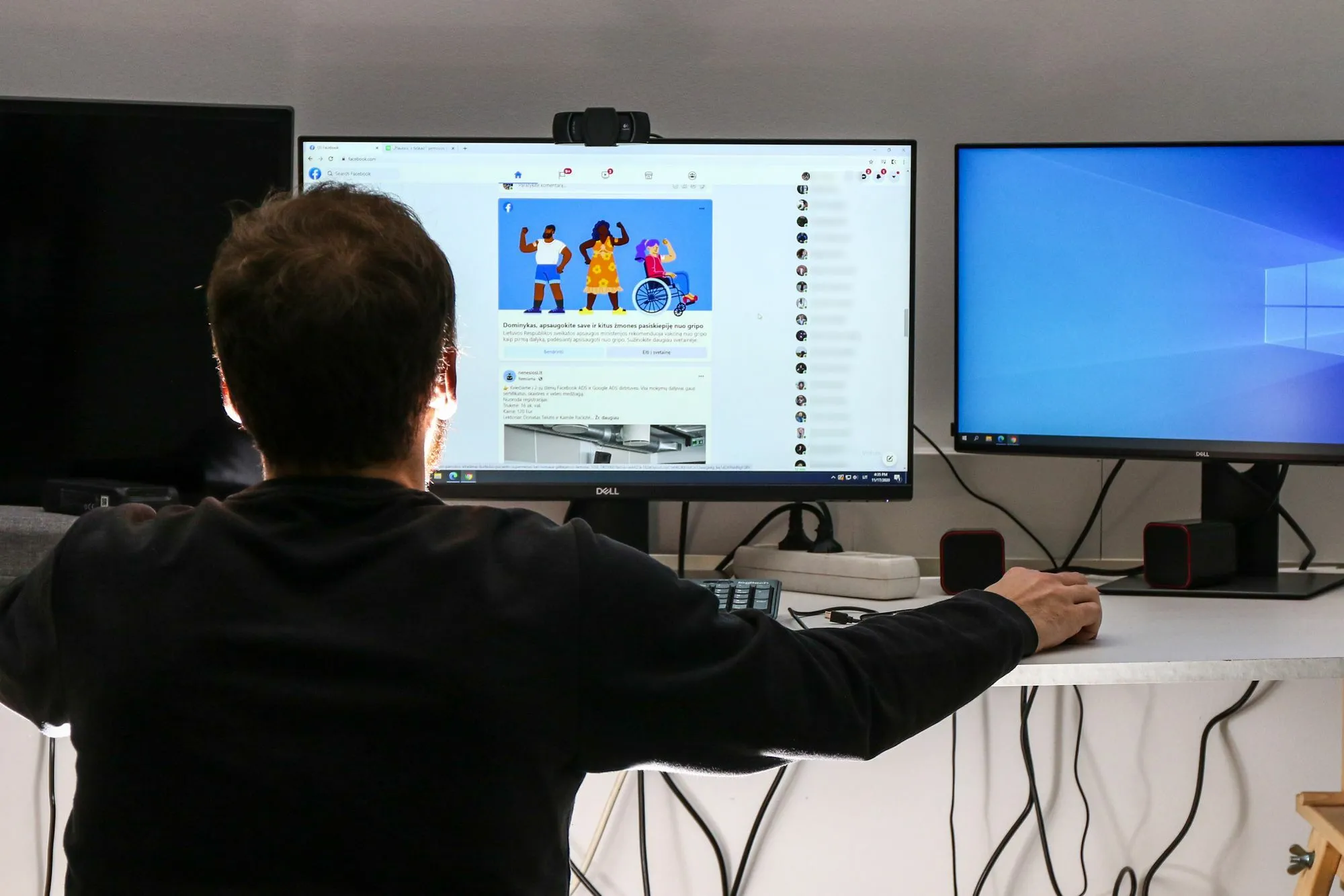 Internetas, kompiuteris, messenger, facebook